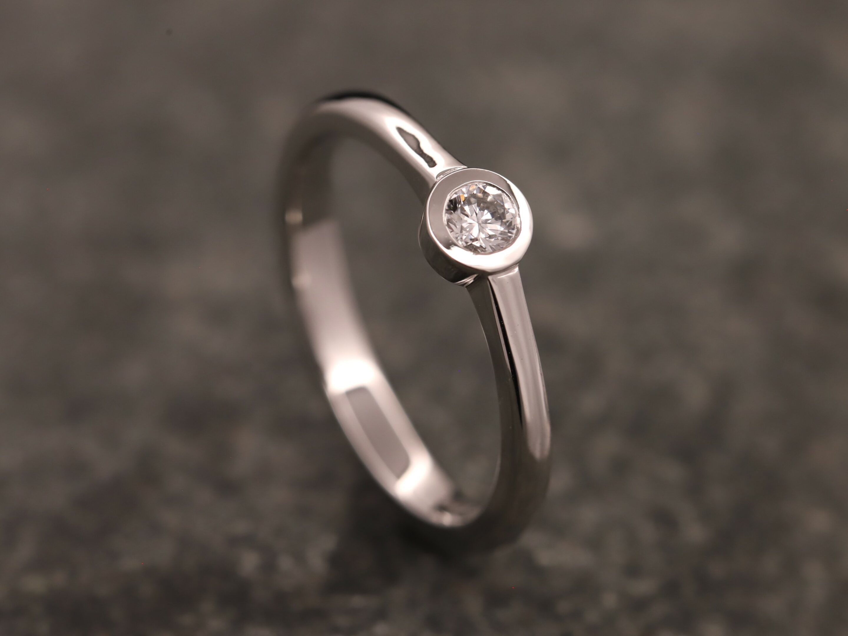 Verlobungsring 950 Platin mit 0,18ct synthetischem Diamanten im Brillantschliff – Bild 6