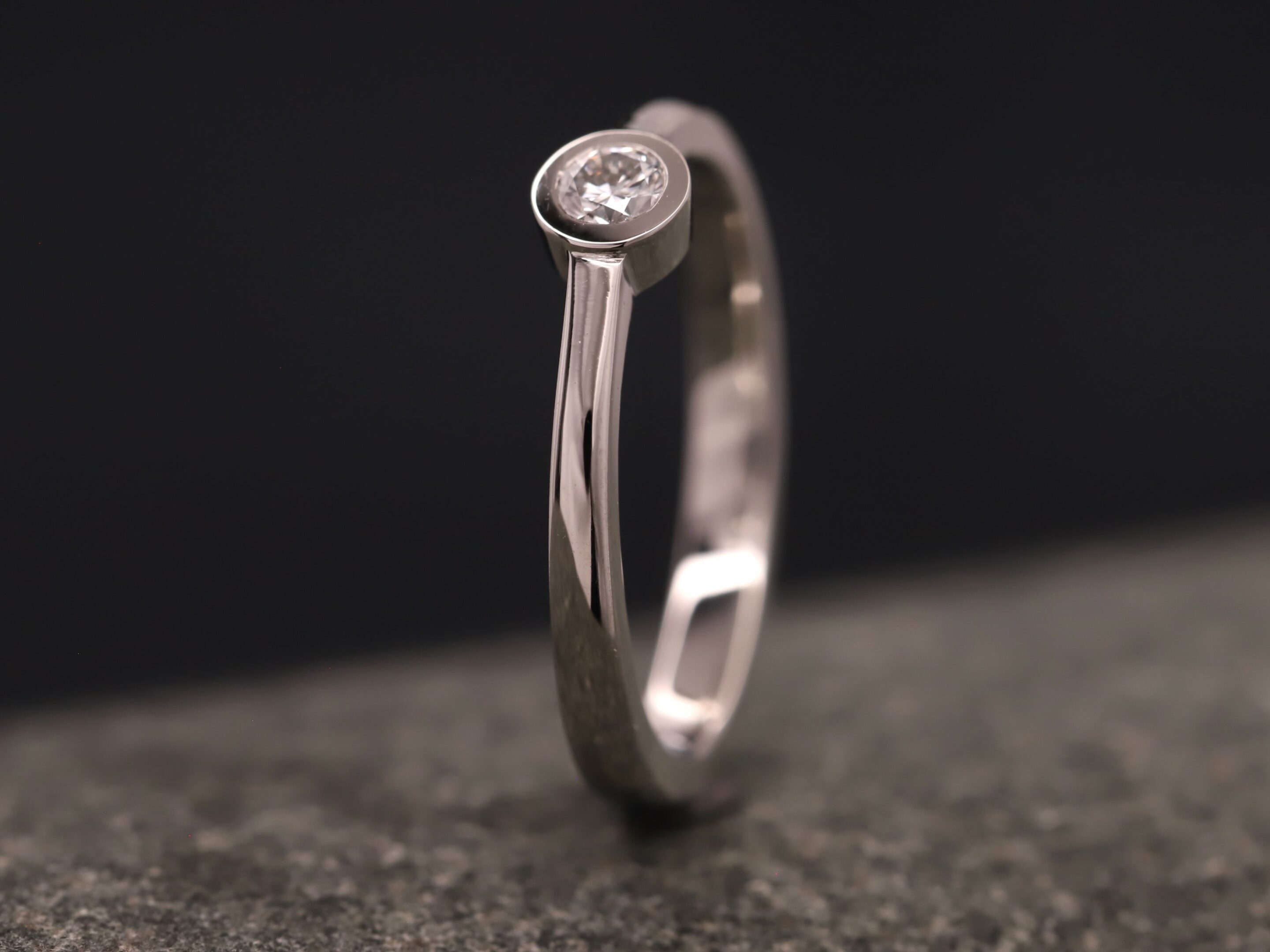 Verlobungsring 950 Platin mit 0,18ct synthetischem Diamanten im Brillantschliff – Bild 7