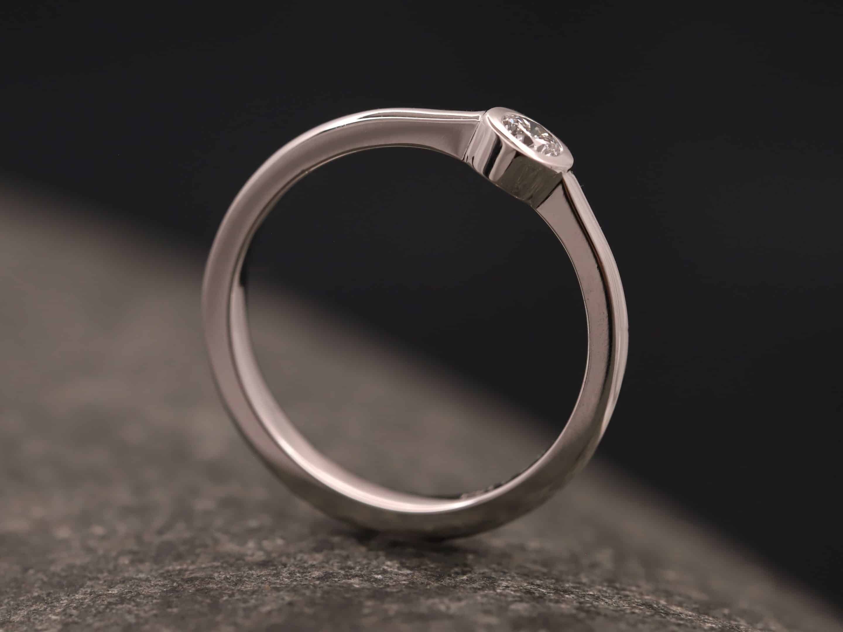 Verlobungsring 950 Platin mit 0,18ct synthetischem Diamanten im Brillantschliff – Bild 10