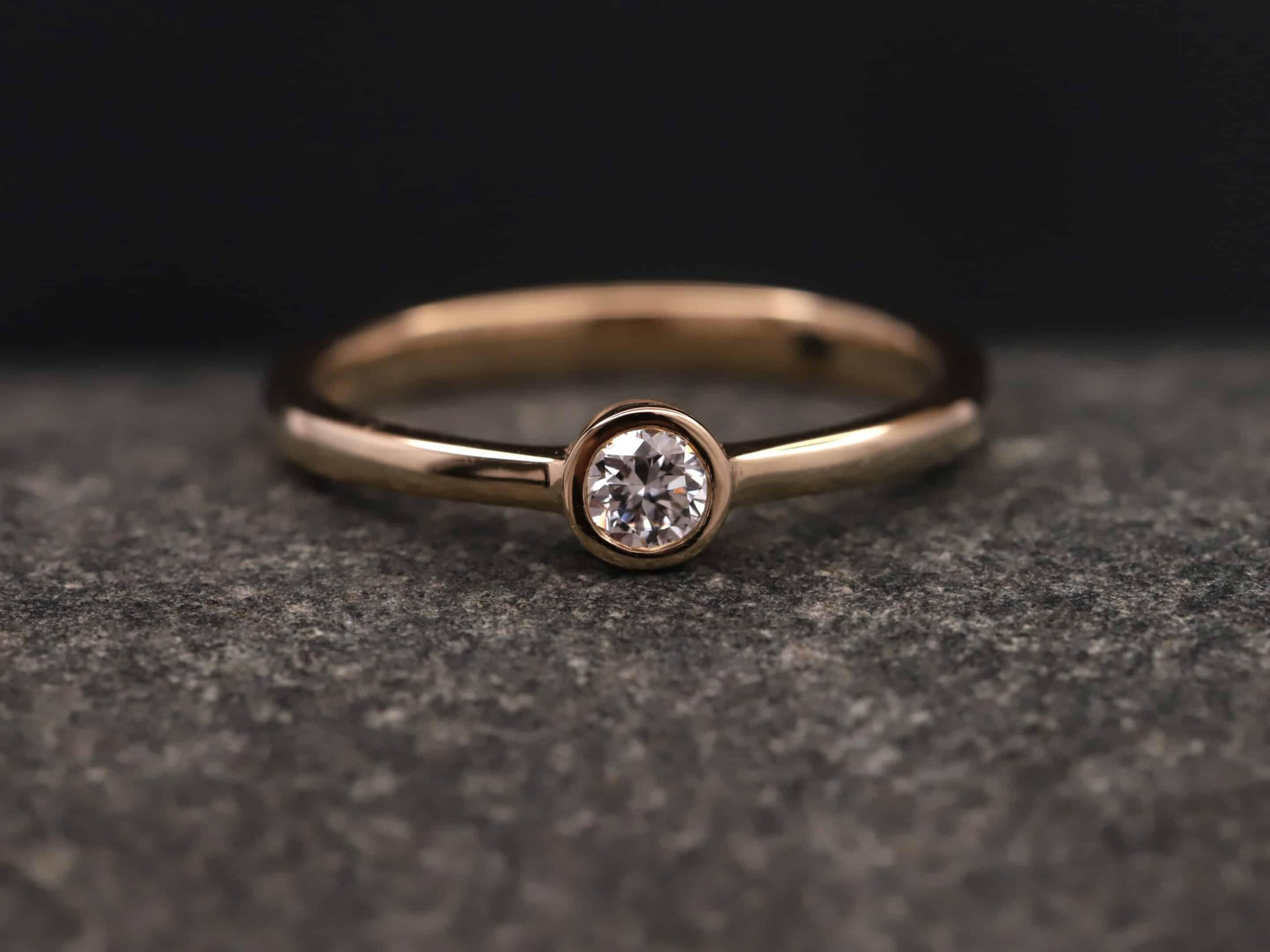 Verlobungsring 585er Rosegold mit 0,18ct synthetischem Diamanten im Brillantschliff – Bild 5