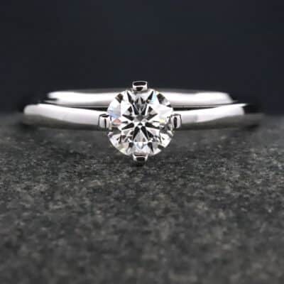 Verlobungsring 585er Weißgold mit 0,75ct synthetischem Diamanten im Brillantschliff