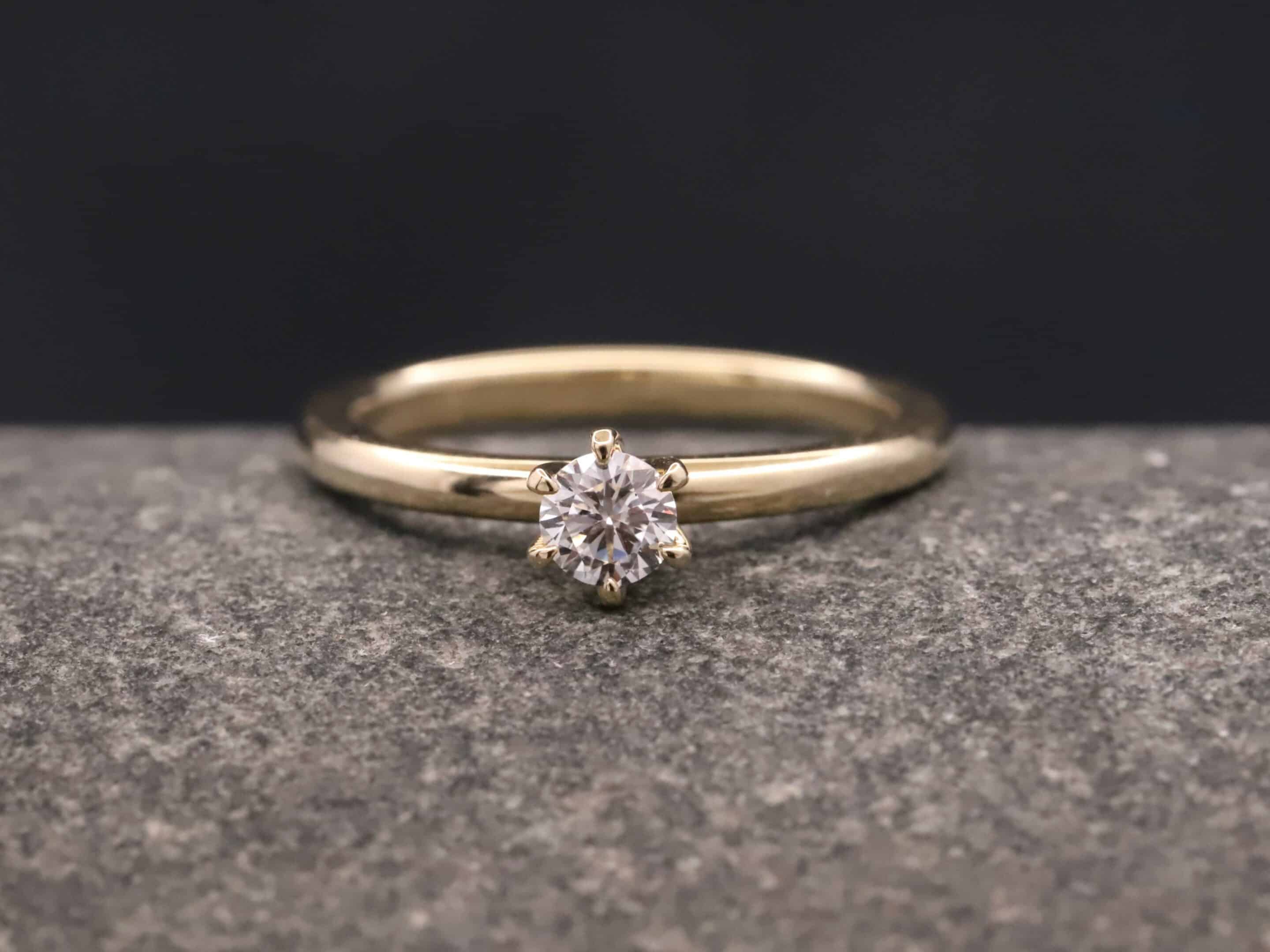 Verlobungsring 585er Gelbgold mit 0,29ct synthetischem Brillant