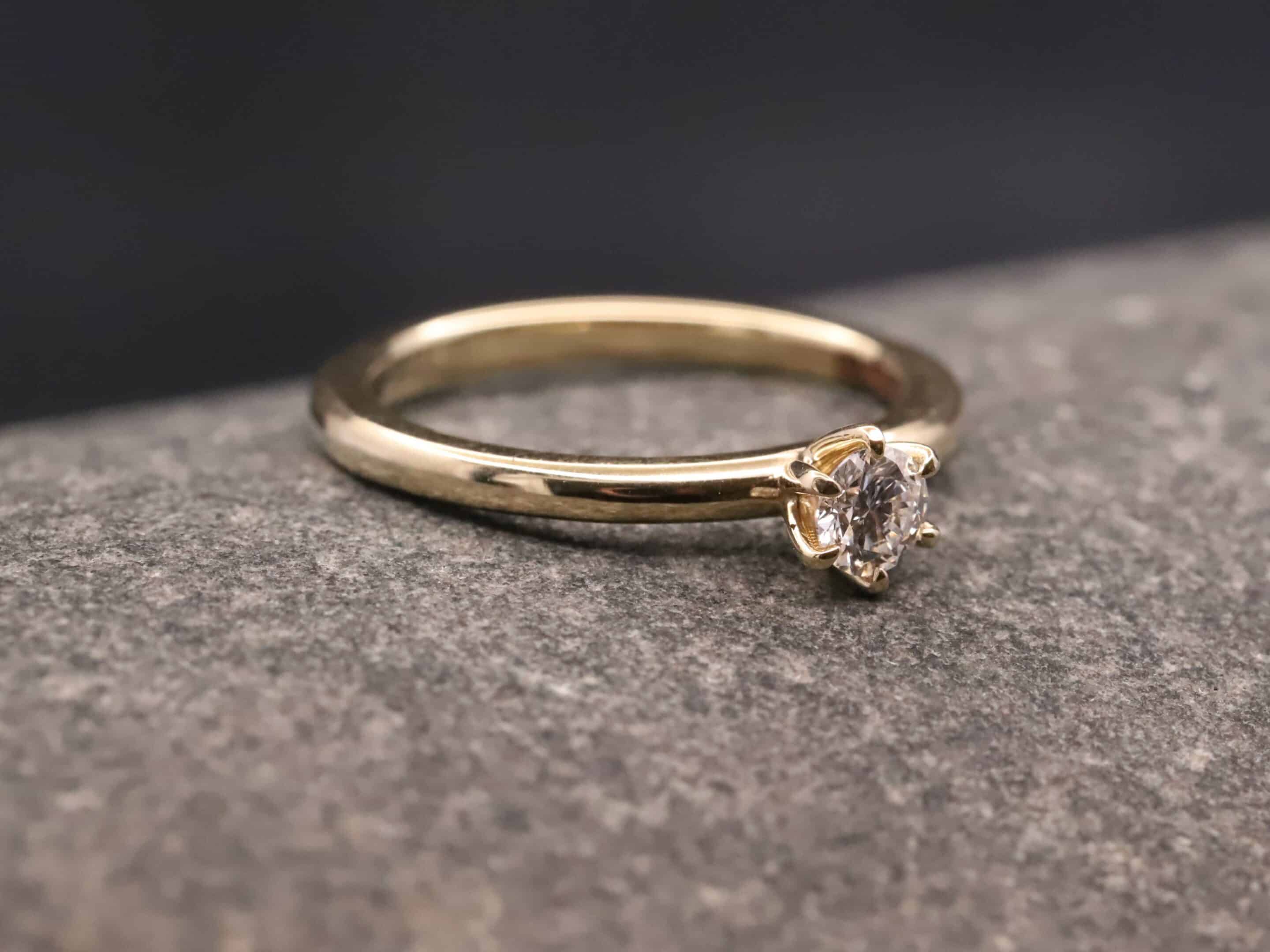 Verlobungsring 585er Gelbgold mit 0,29ct synthetischem Brillant – Bild 2