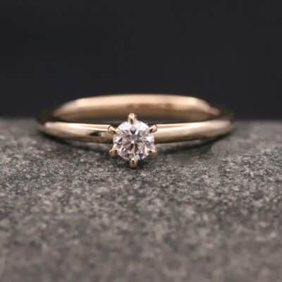 Verlobungsring 585er Rosegold mit 0,29ct synthetischem Brillant