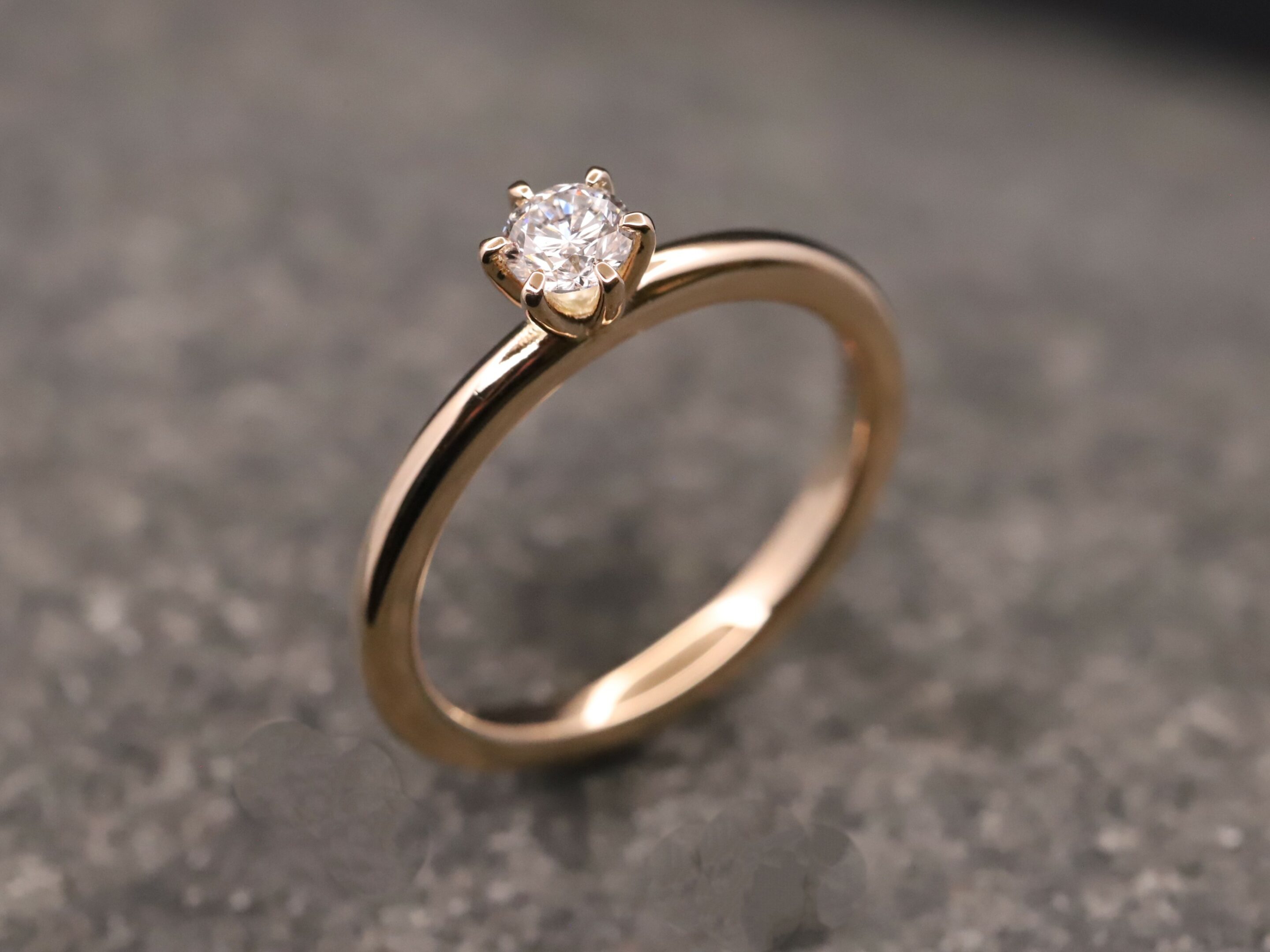 Verlobungsring 585er Rosegold mit 0,29ct synthetischem Brillant – Bild 4
