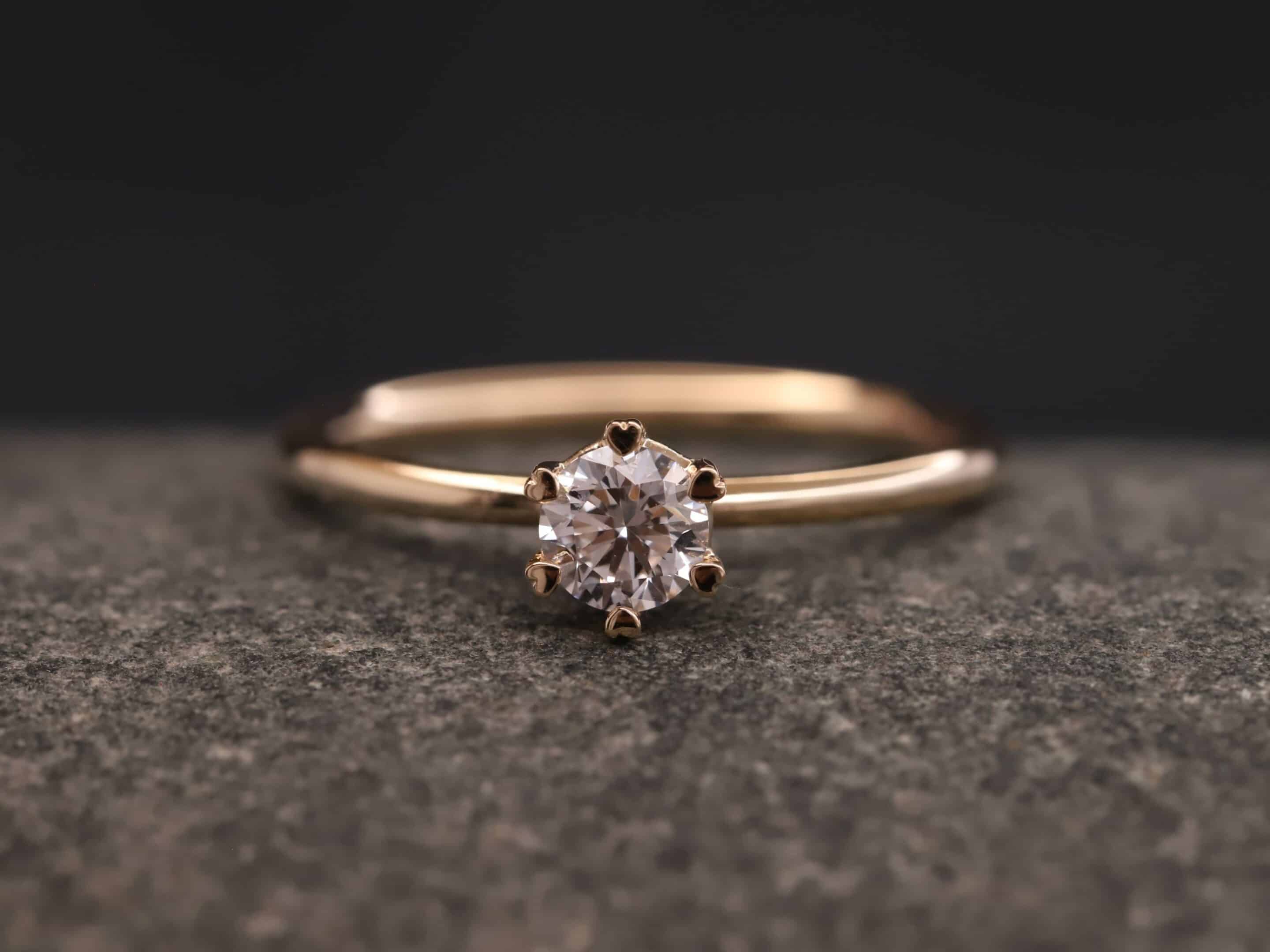 Verlobungsring 585er Rosegold mit 0,40ct synthetischem Diamanten im Brillantschliff
