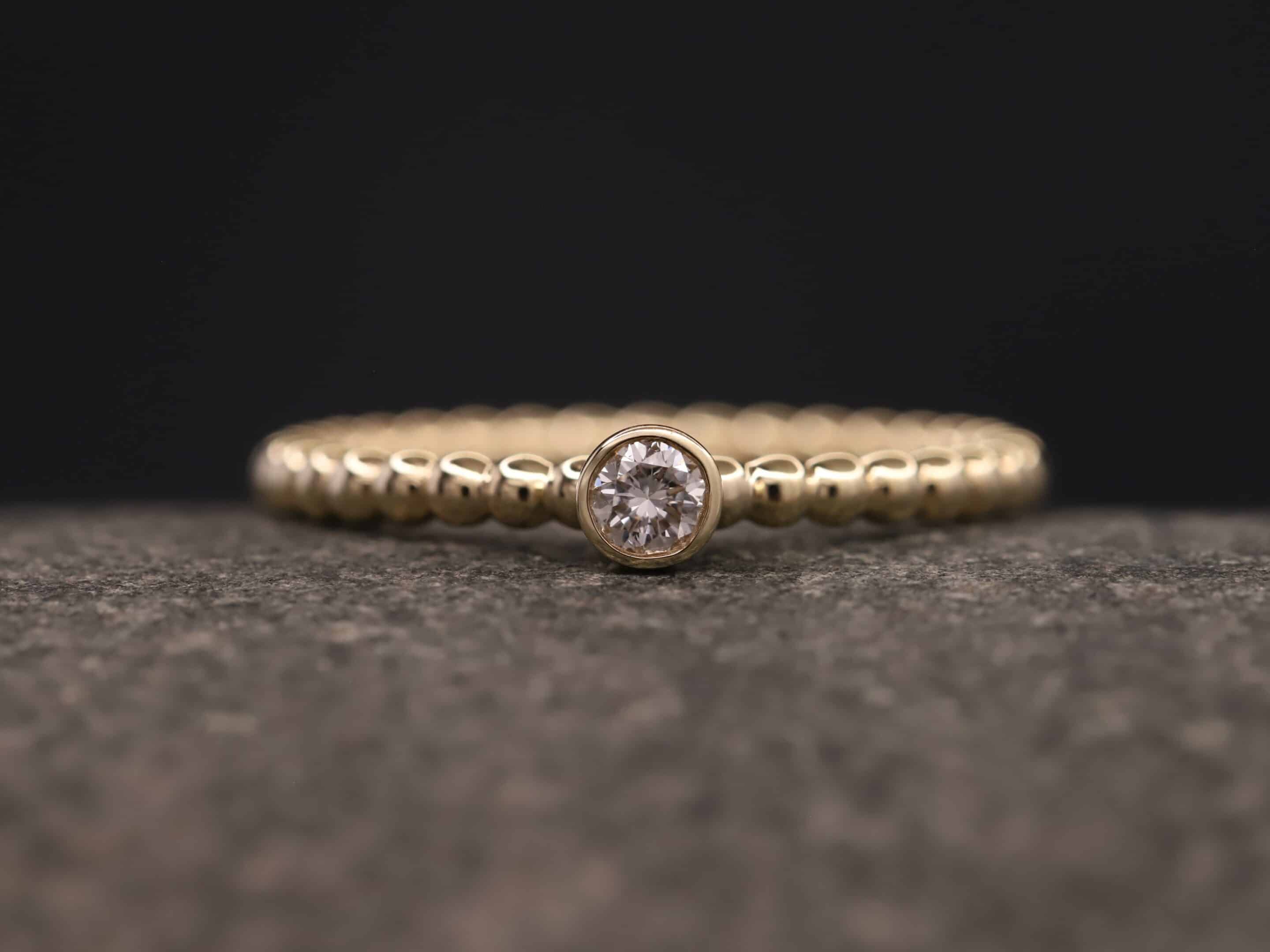 Verlobungsring 585er Gelbgold mit 0,13ct synthetischem Diamanten im Brillantschliff