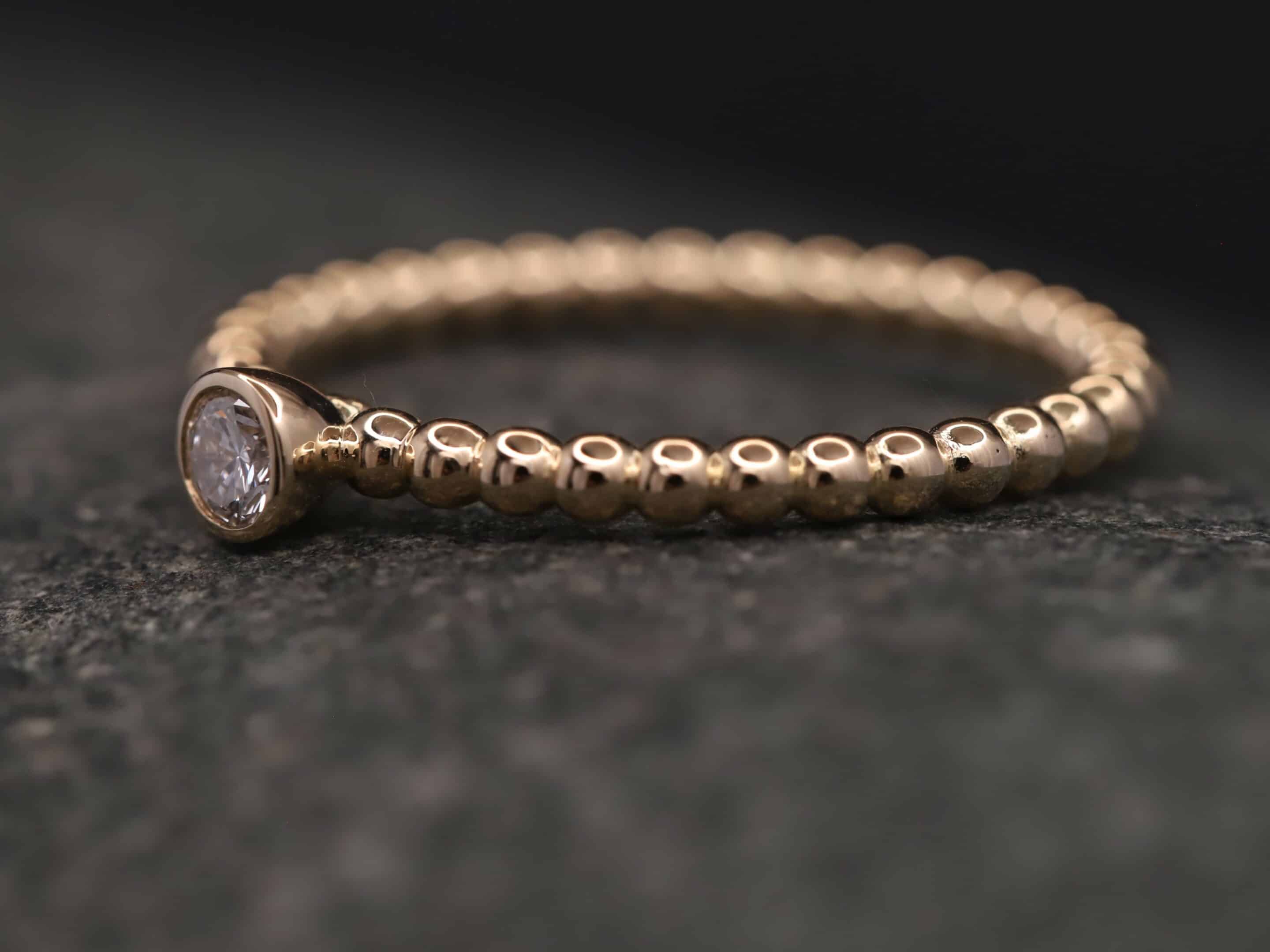 Verlobungsring 585er Rosegold mit 0,13ct synthetischem Diamanten im Brillantschliff – Bild 3