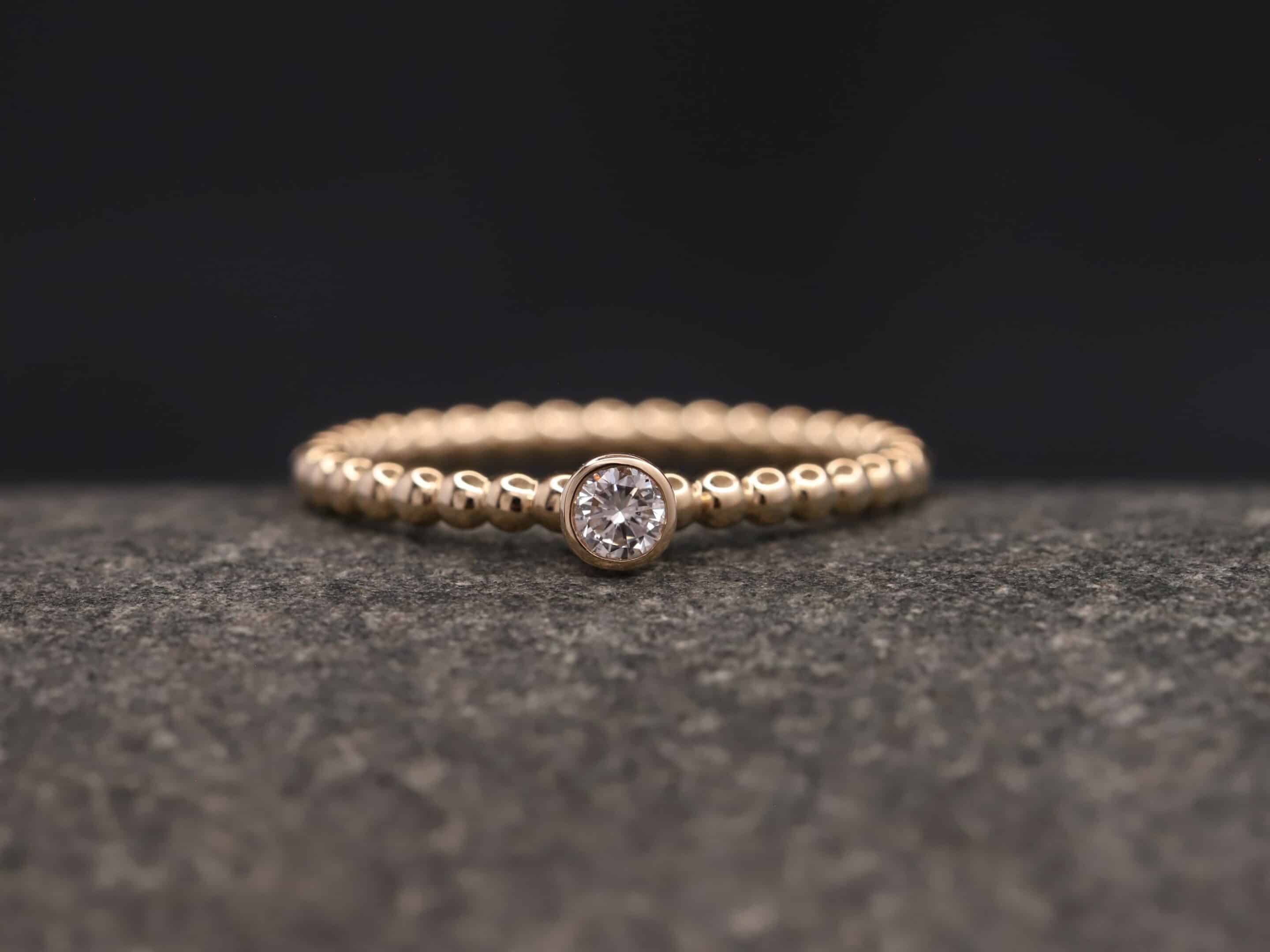 Verlobungsring 585er Rosegold mit 0,13ct synthetischem Diamanten im Brillantschliff