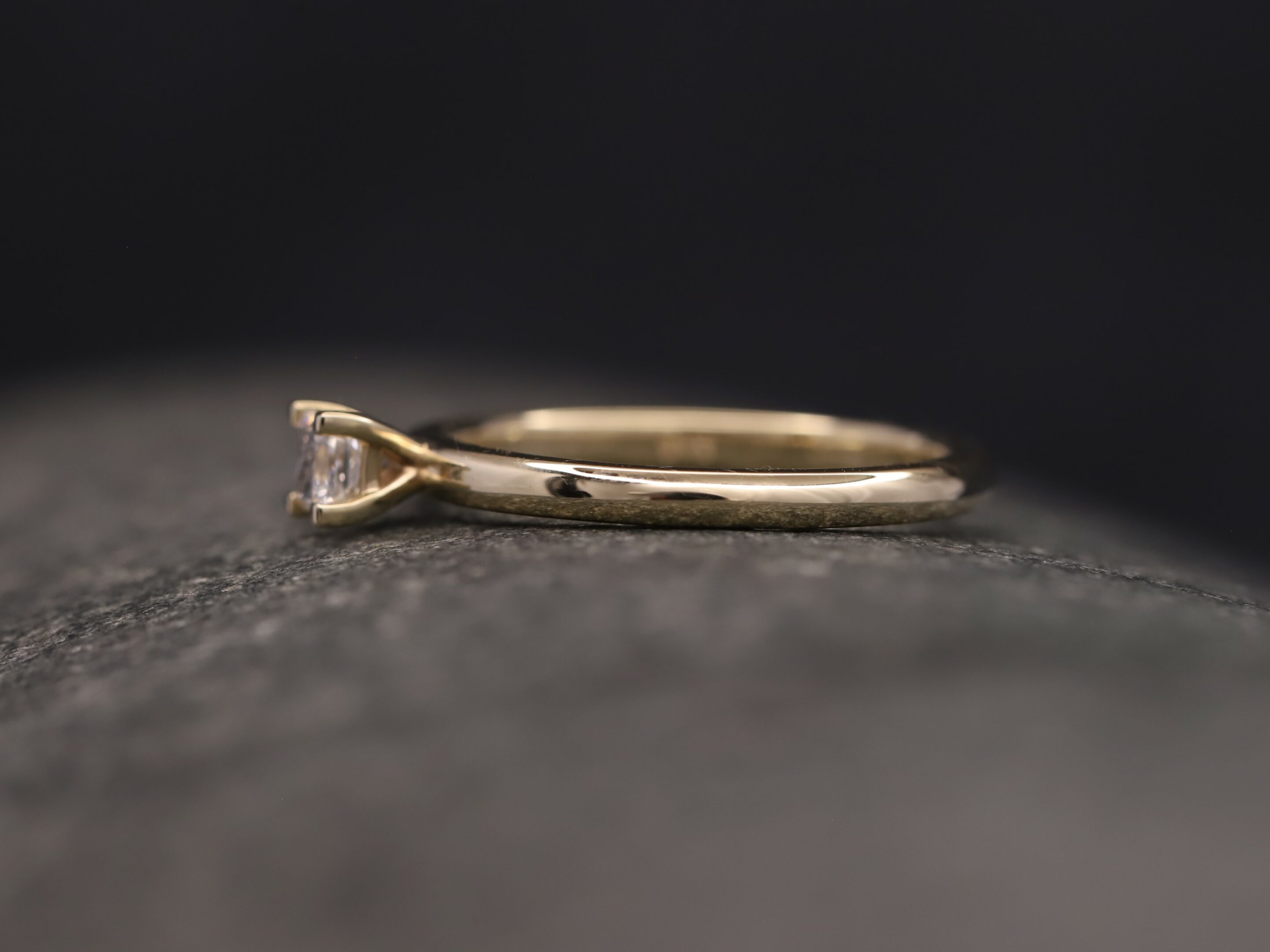 Verlobungsring 585er Gelbgold mit 0,21ct synthetischem Diamanten im Princess Schliff – Bild 3