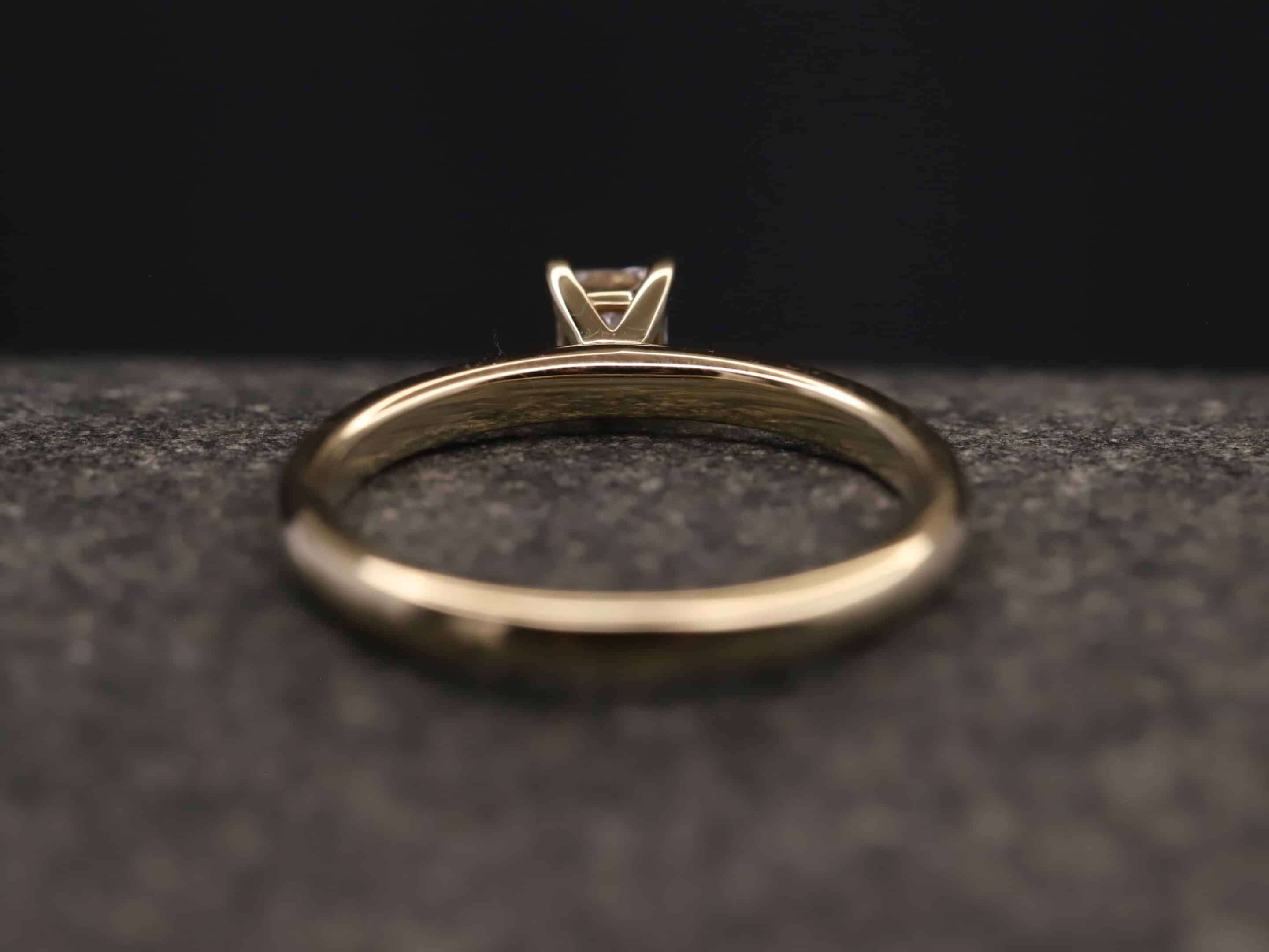 Verlobungsring 585er Gelbgold mit 0,21ct synthetischem Diamanten im Princess Schliff – Bild 11