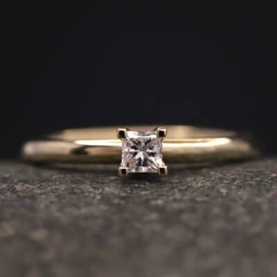 Verlobungsring 585er Gelbgold mit 0,21ct synthetischem Diamanten im Princess Schliff
