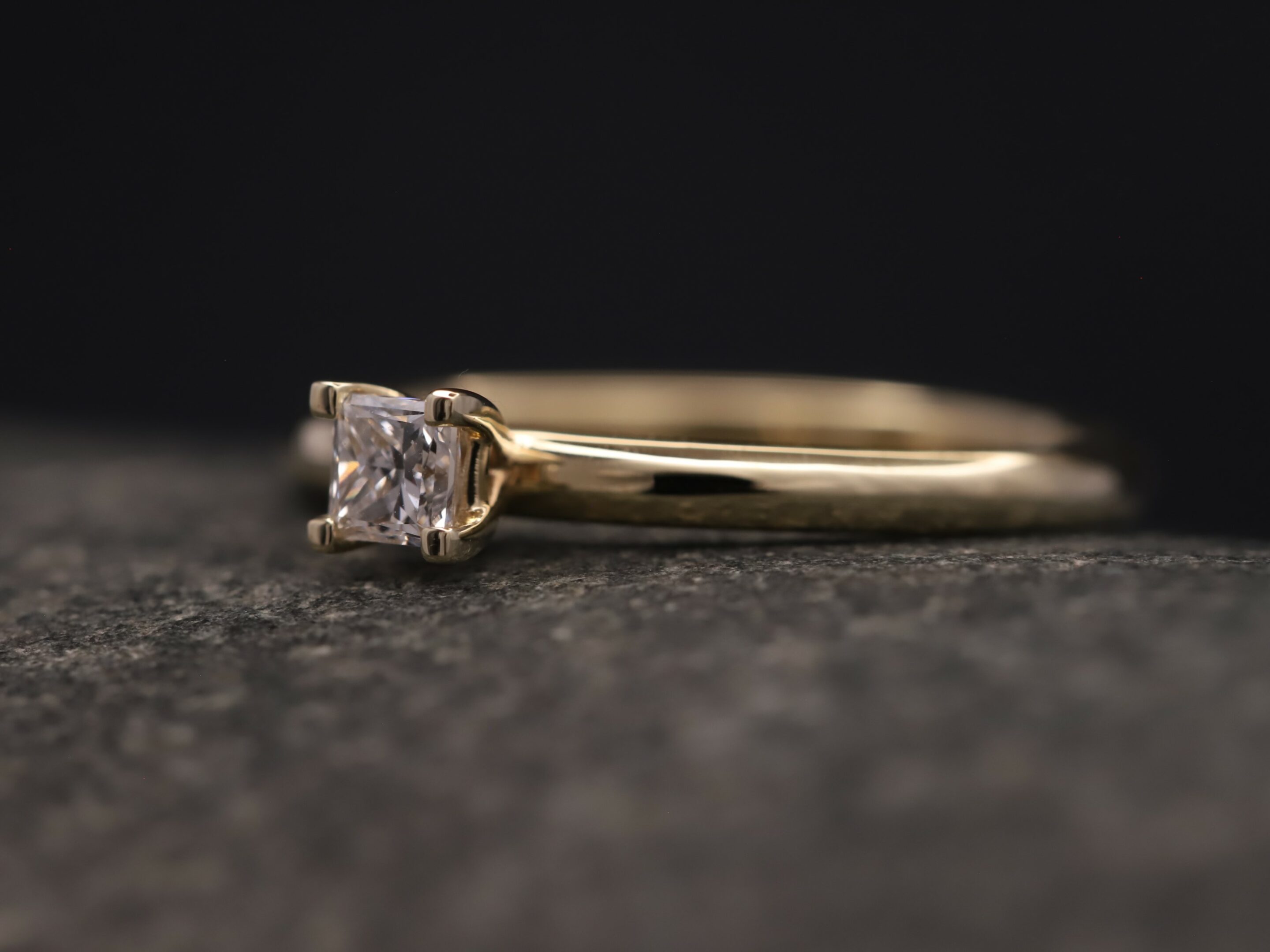 Verlobungsring 585er Gelbgold mit 0,21ct synthetischem Diamanten im Princess Schliff – Bild 12