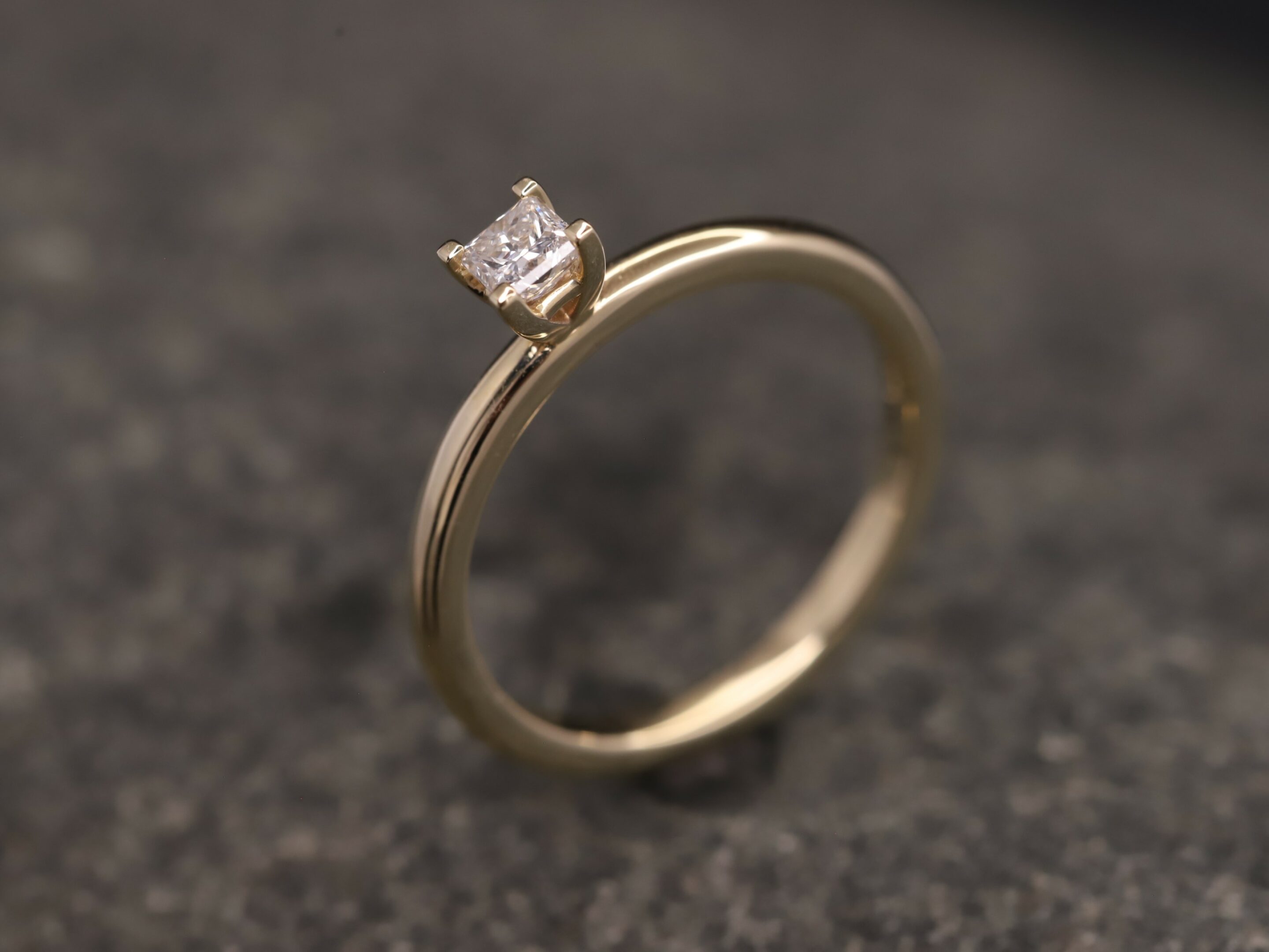 Verlobungsring 585er Gelbgold mit 0,21ct synthetischem Diamanten im Princess Schliff – Bild 5