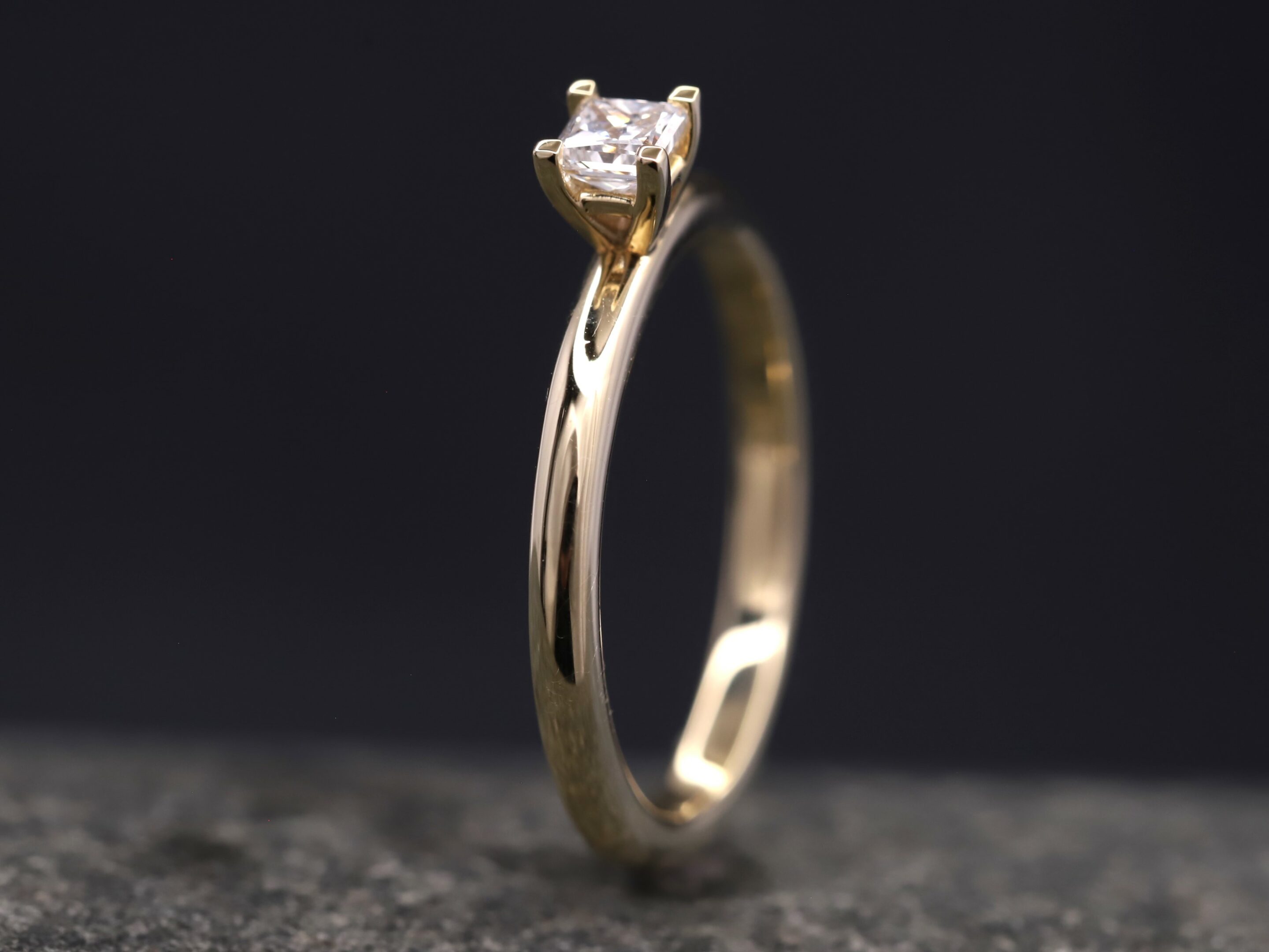 Verlobungsring 585er Gelbgold mit 0,21ct synthetischem Diamanten im Princess Schliff – Bild 7