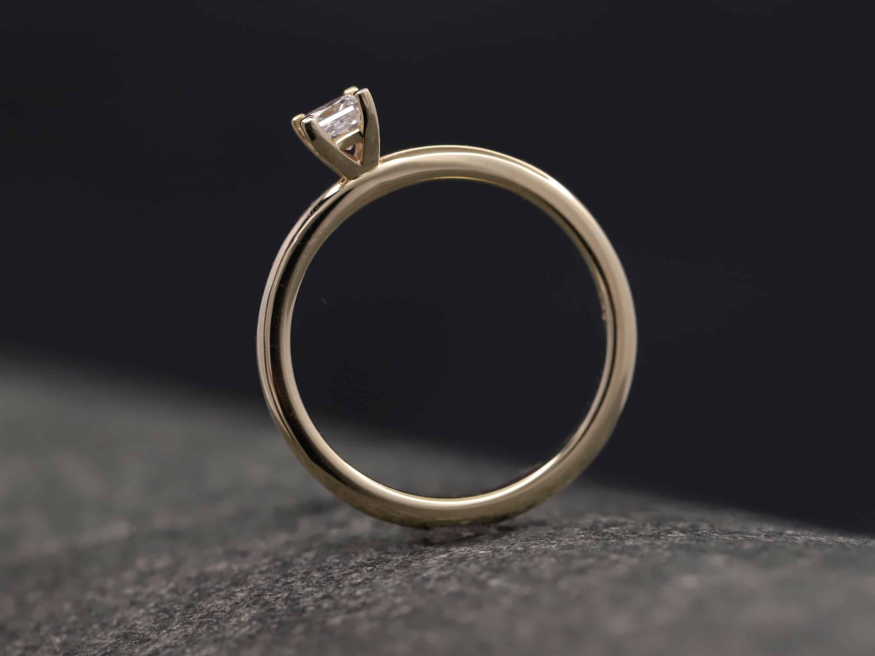 Verlobungsring 585er Gelbgold mit 0,21ct synthetischem Diamanten im Princess Schliff – Bild 9
