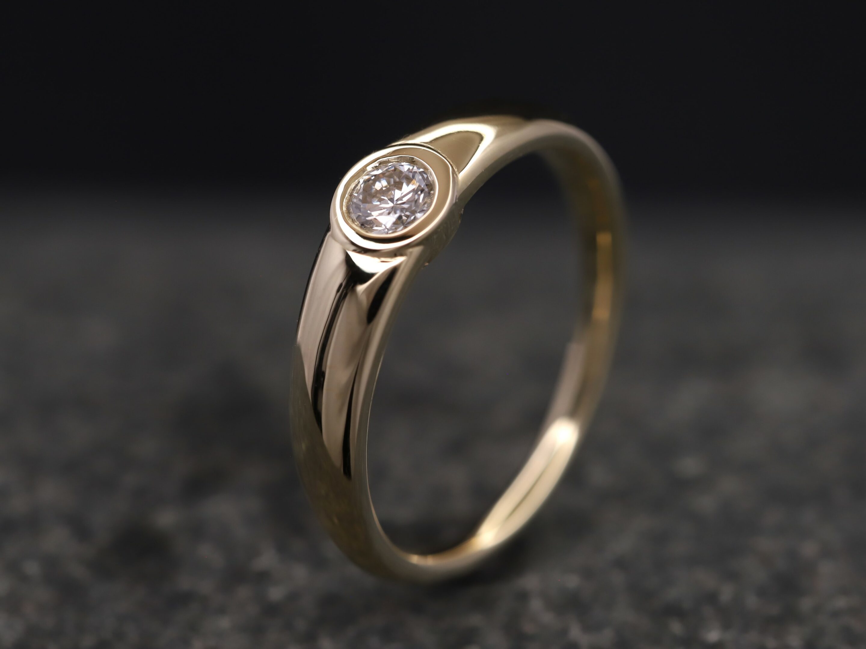 Verlobungsring 585er Gelbgold mit 0,25ct synthetischem Diamanten im Brillantschliff – Bild 2