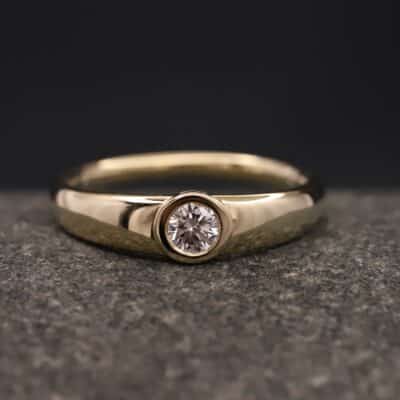 Verlobungsring 585er Gelbgold mit 0,25ct synthetischem Diamanten im Brillantschliff
