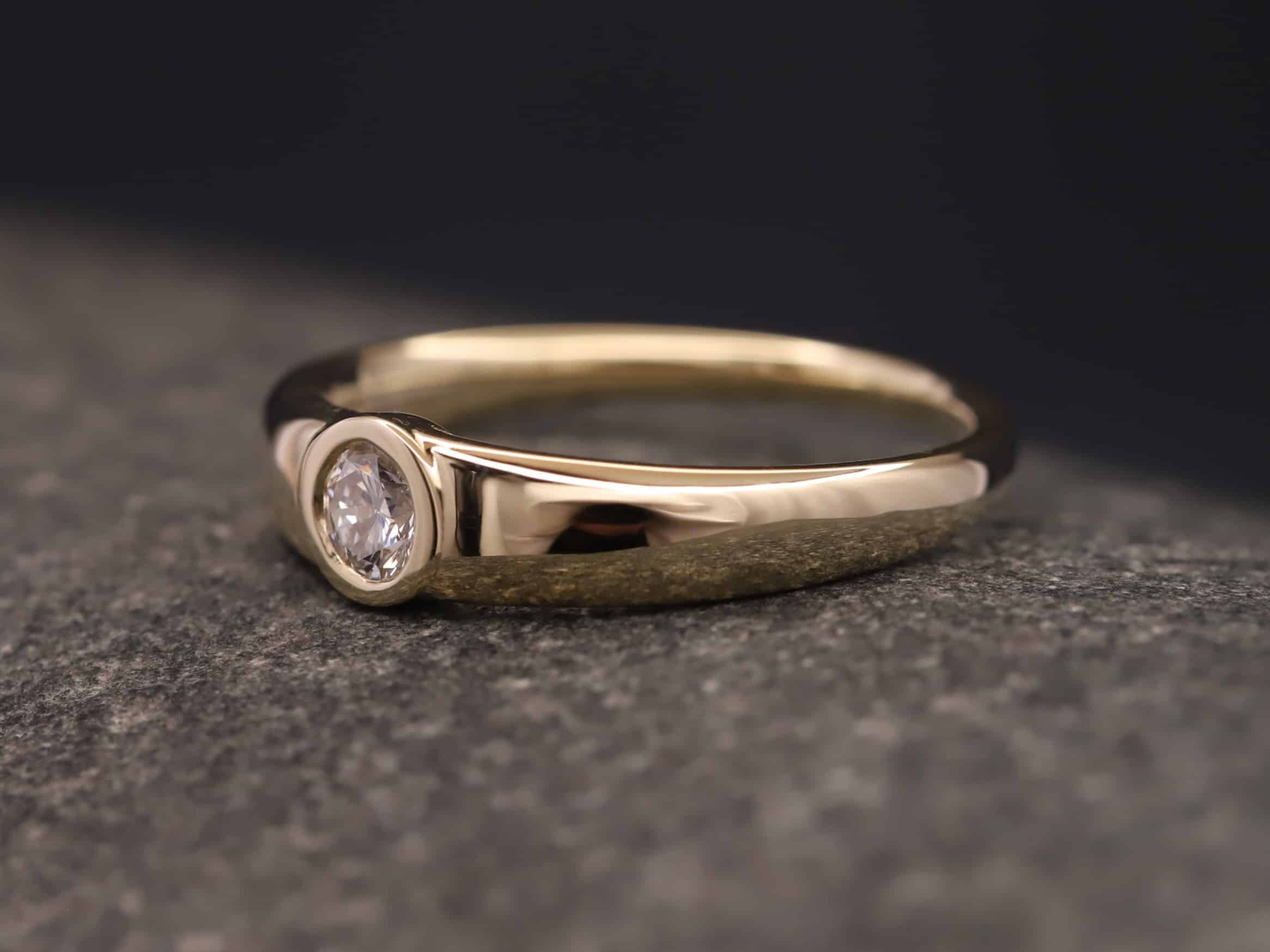 Verlobungsring 585er Gelbgold mit 0,25ct synthetischem Diamanten im Brillantschliff – Bild 3