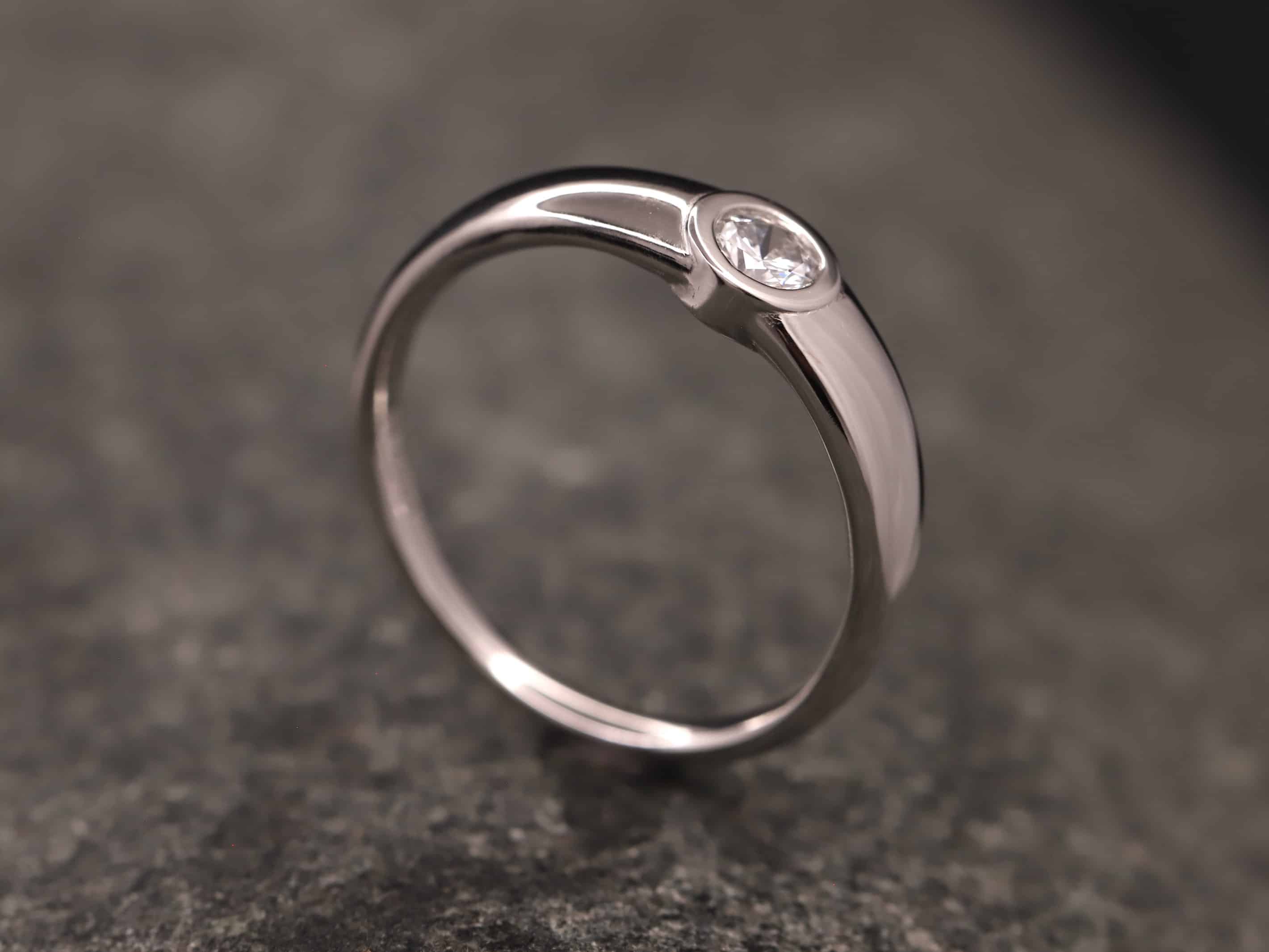 Verlobungsring 950 Platin mit 0,25ct synthetischem Diamanten im Brillantschliff – Bild 4