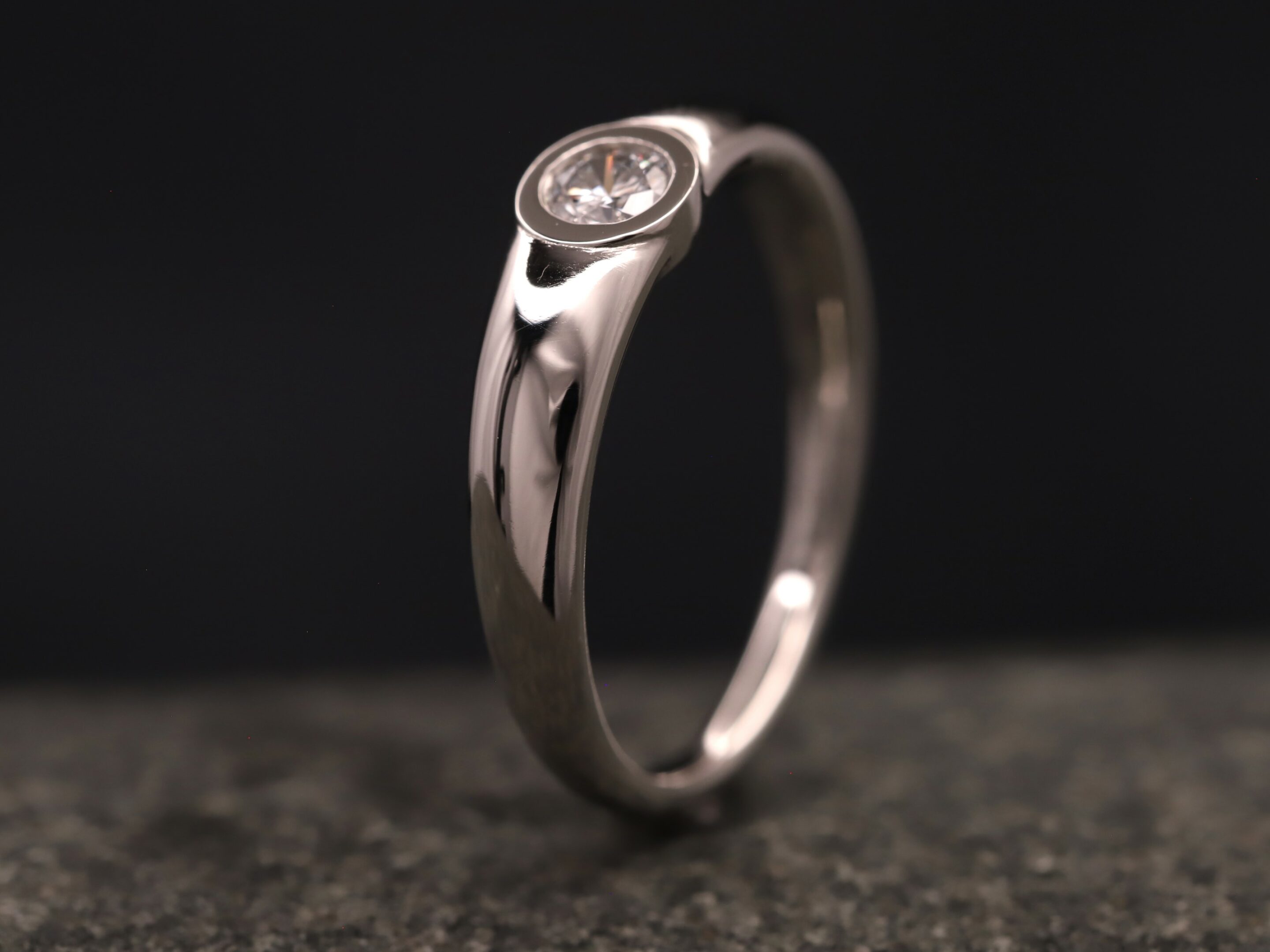 Verlobungsring 950 Platin mit 0,25ct synthetischem Diamanten im Brillantschliff – Bild 2