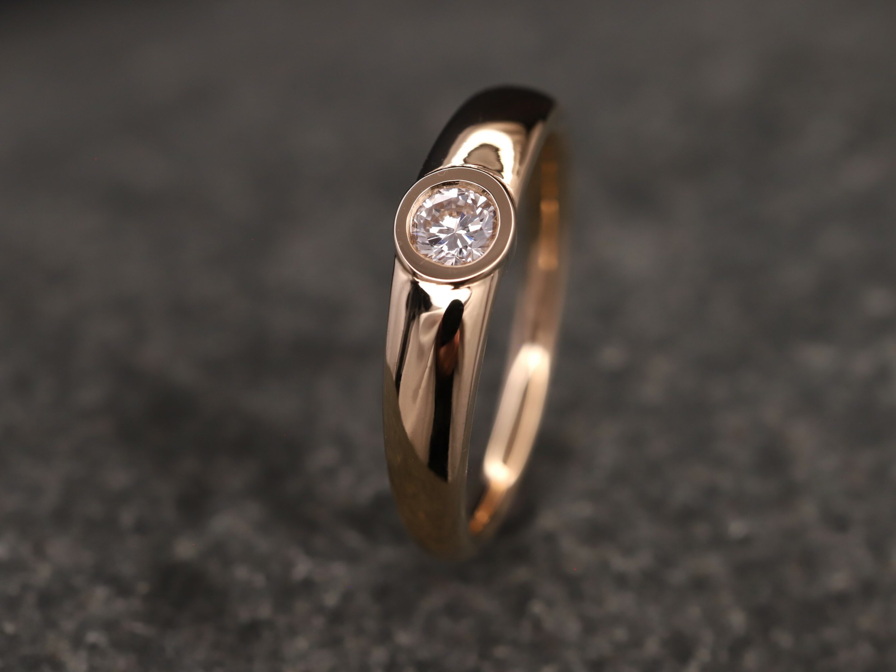 Verlobungsring 585er Rosegold mit 0,25ct synthetischem Diamanten im Brillantschliff – Bild 3