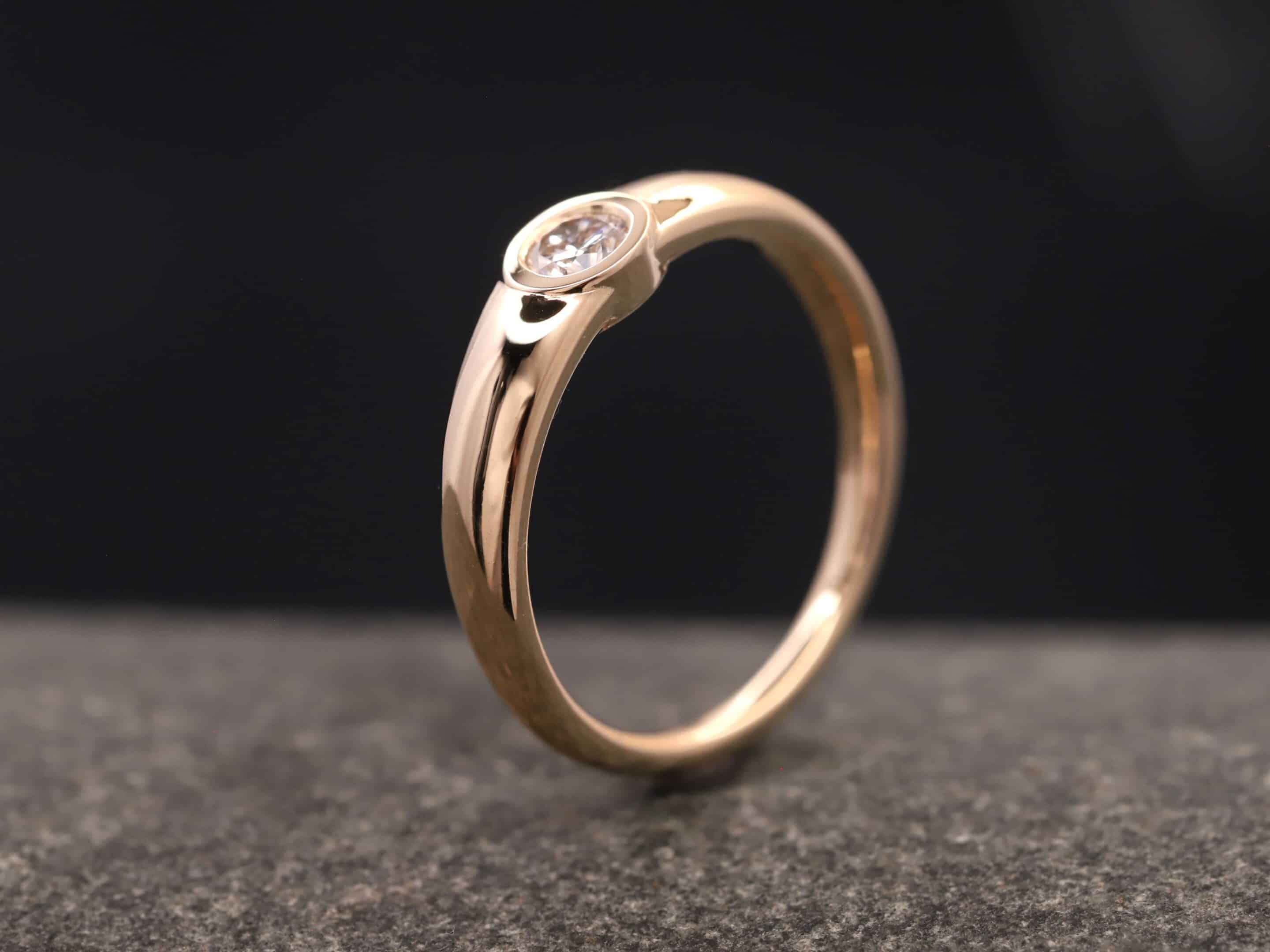 Verlobungsring 585er Rosegold mit 0,25ct synthetischem Diamanten im Brillantschliff – Bild 8