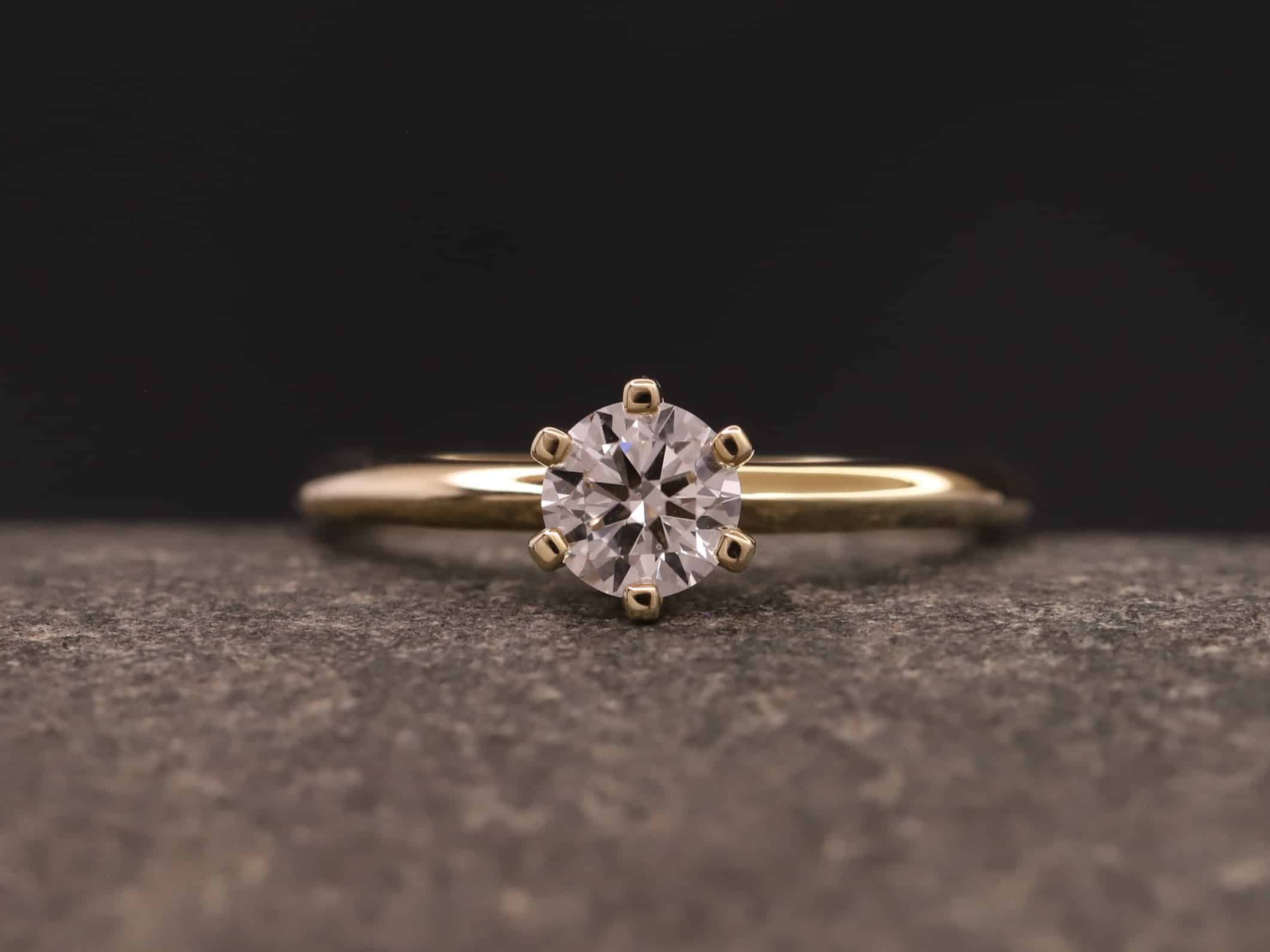 Verlobungsring 585er Gelbgold mit 0,54ct synthetischem Diamanten im Brillantschliff – Bild 2