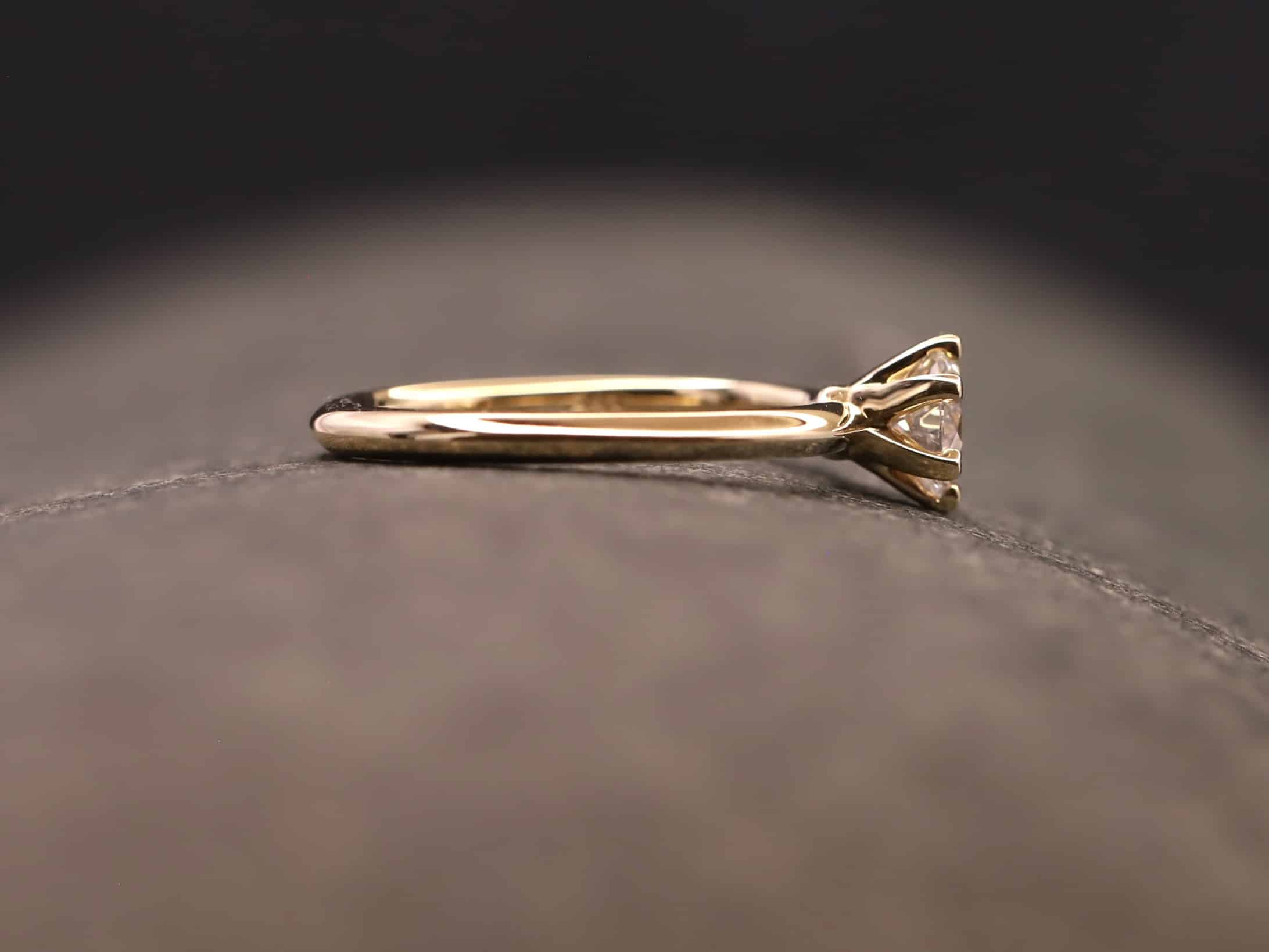 Verlobungsring 585er Gelbgold mit 0,54ct synthetischem Diamanten im Brillantschliff – Bild 12