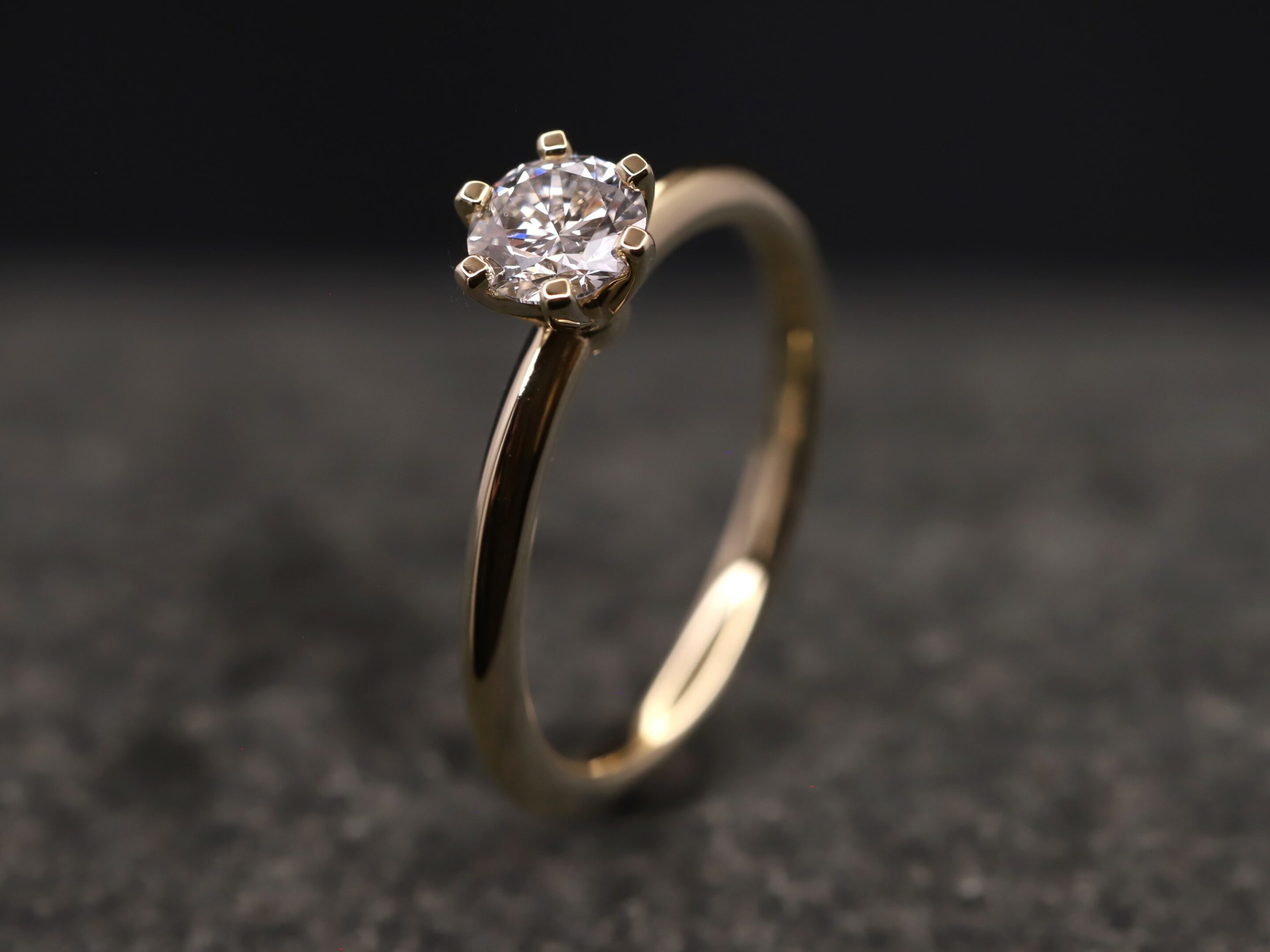 Verlobungsring 585er Gelbgold mit 0,54ct synthetischem Diamanten im Brillantschliff – Bild 3