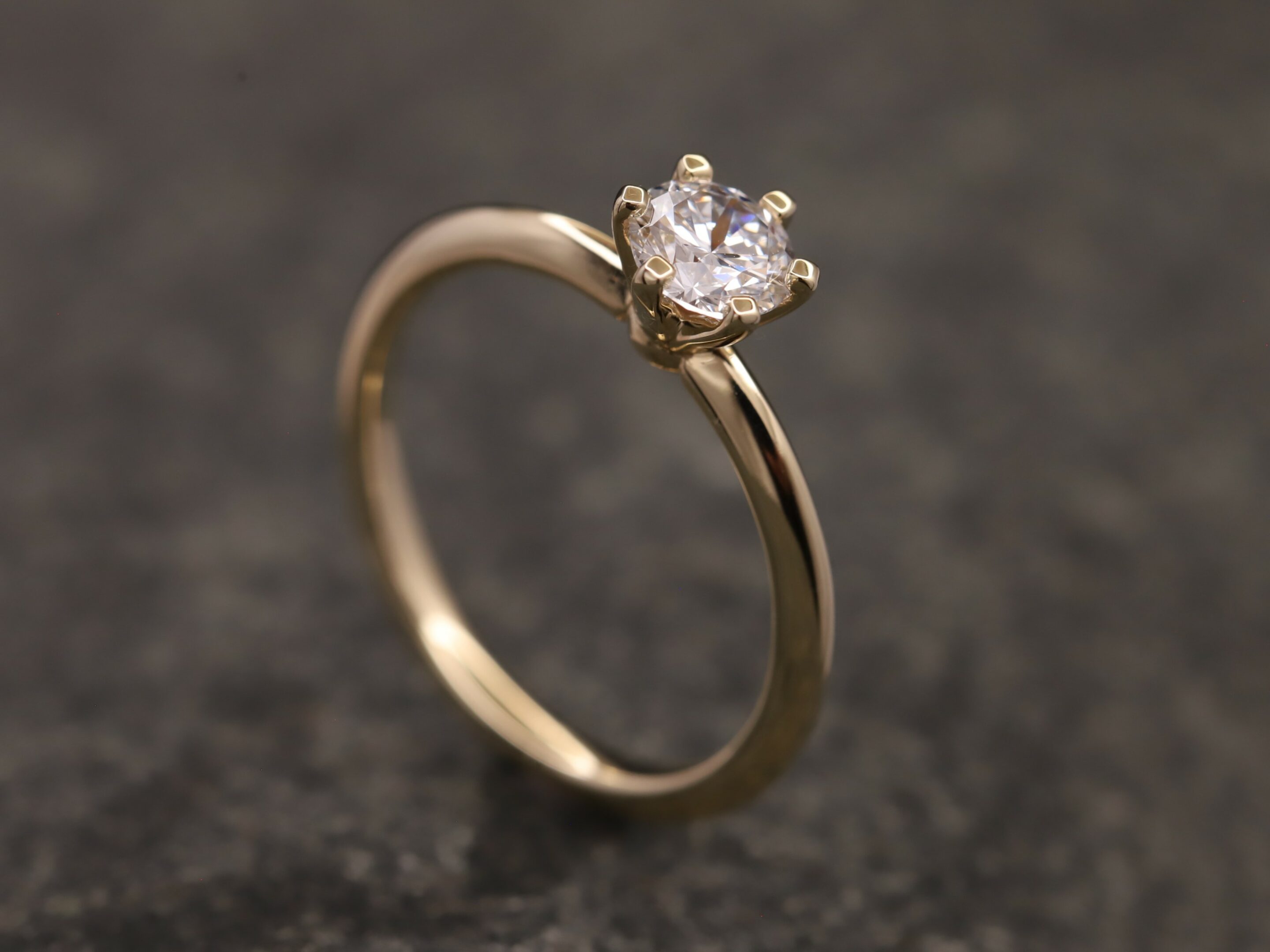 Verlobungsring 585er Gelbgold mit 0,54ct synthetischem Diamanten im Brillantschliff – Bild 5