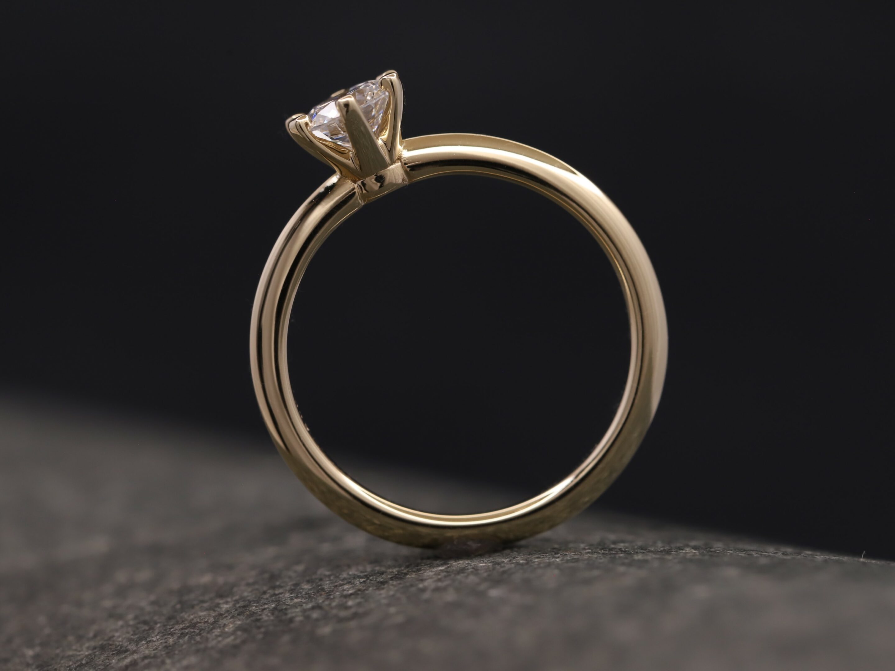 Verlobungsring 585er Gelbgold mit 0,54ct synthetischem Diamanten im Brillantschliff – Bild 9