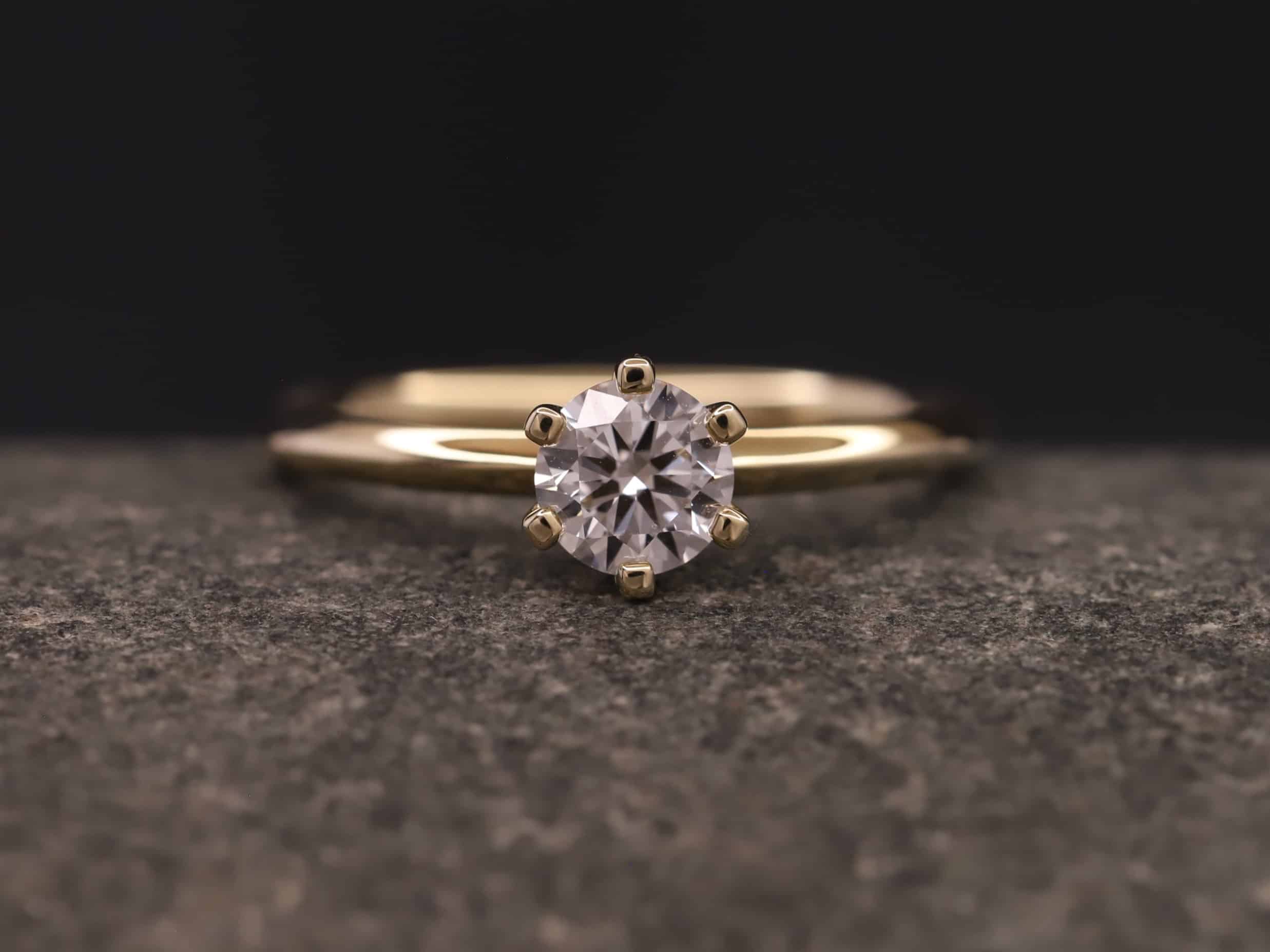 Verlobungsring 585er Gelbgold mit 0,54ct synthetischem Diamanten im Brillantschliff