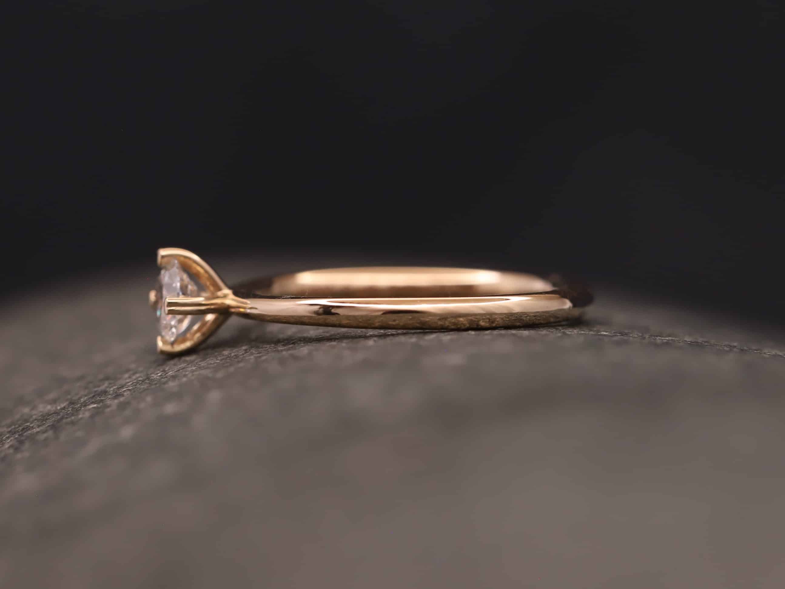 Verlobungsring 585er Rosegold mit 0,35ct synthetischem Diamanten im Brillantschliff – Bild 9