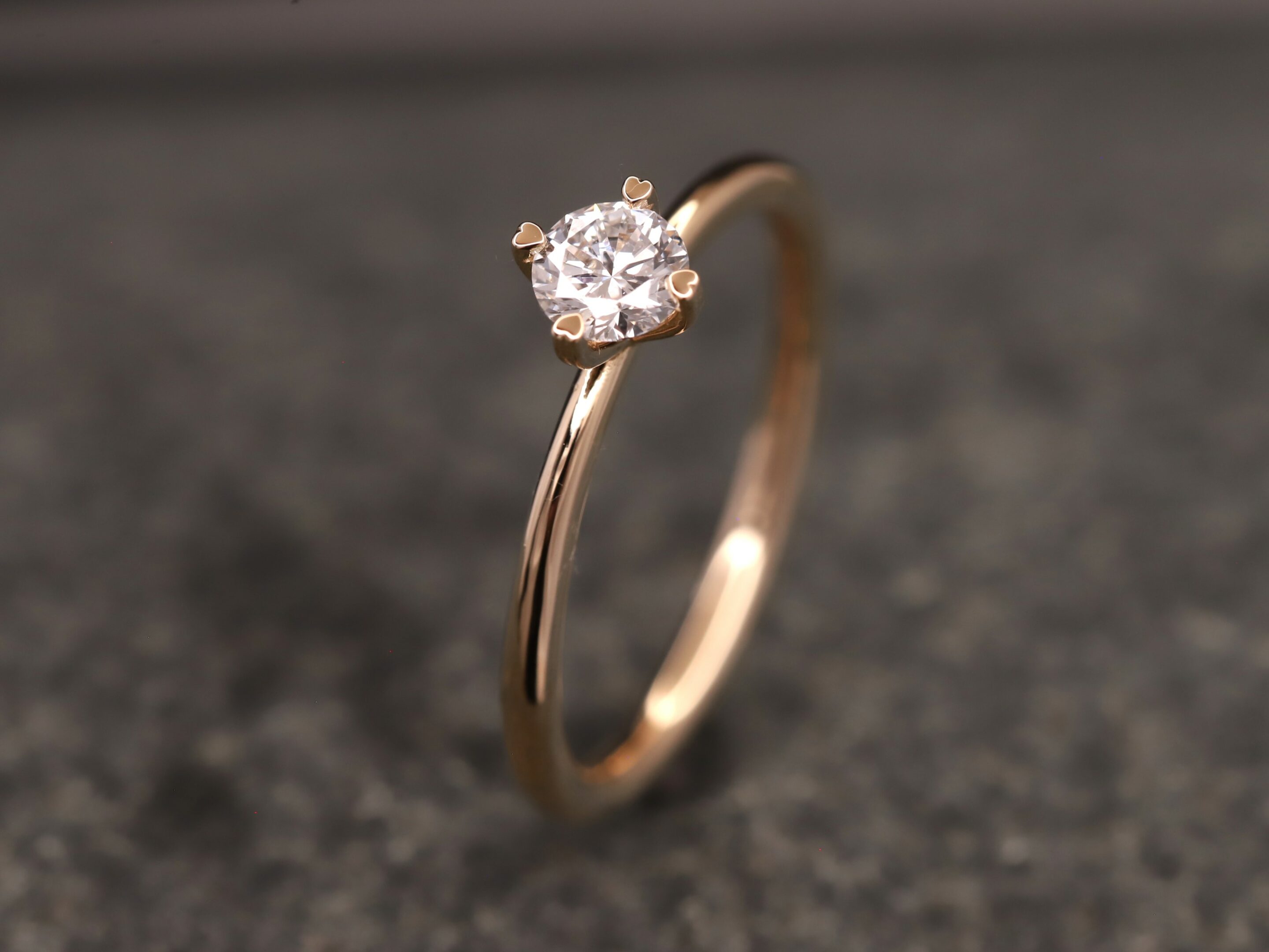 Verlobungsring 585er Rosegold mit 0,35ct synthetischem Diamanten im Brillantschliff – Bild 2