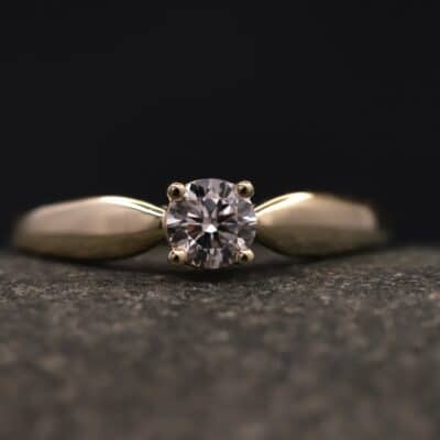 Verlobungsring 585er Gelbgold mit 0,40ct synthetischem Diamanten im Brillantschliff