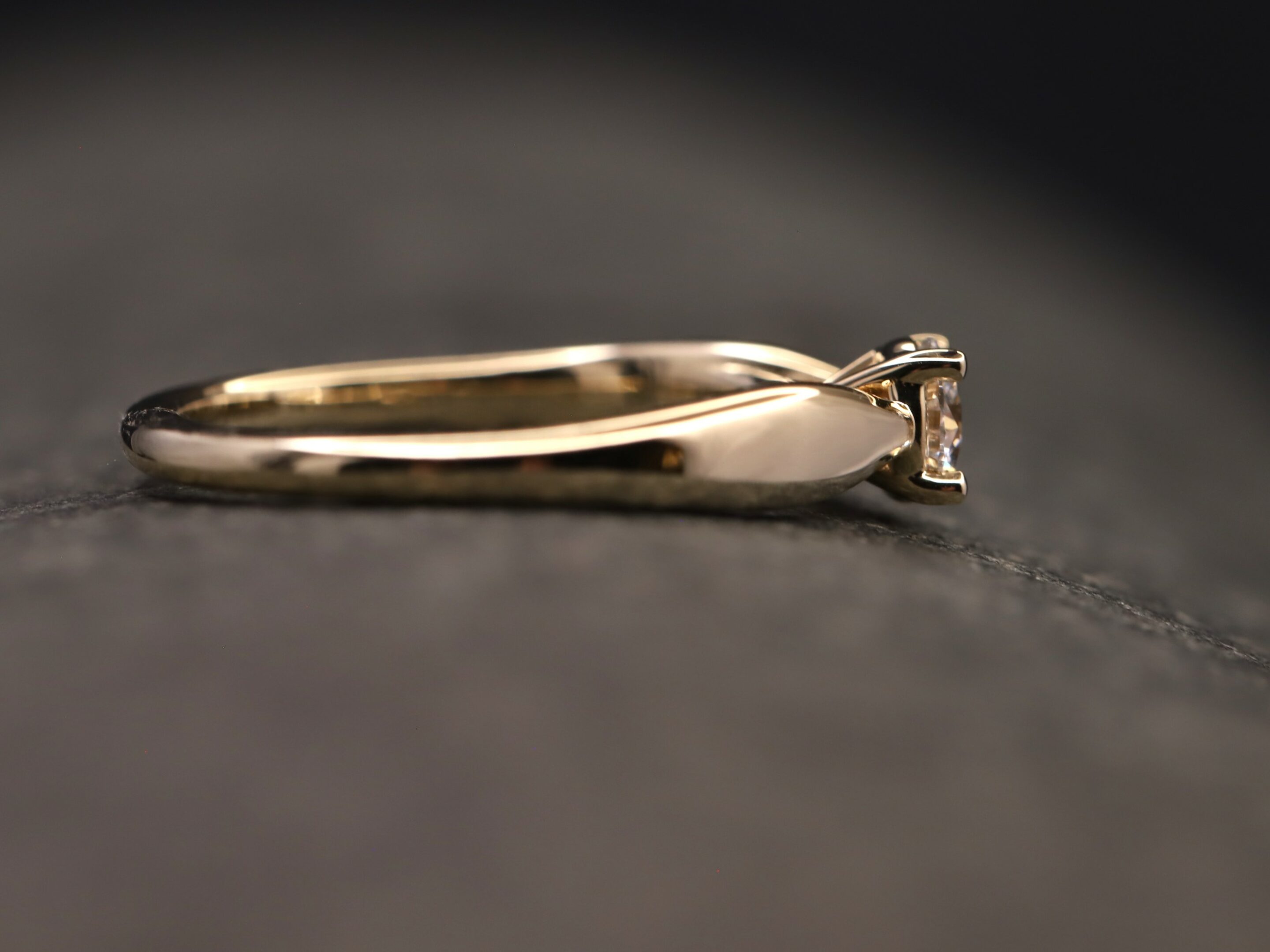 Verlobungsring 585er Gelbgold mit 0,40ct synthetischem Diamanten im Brillantschliff – Bild 2