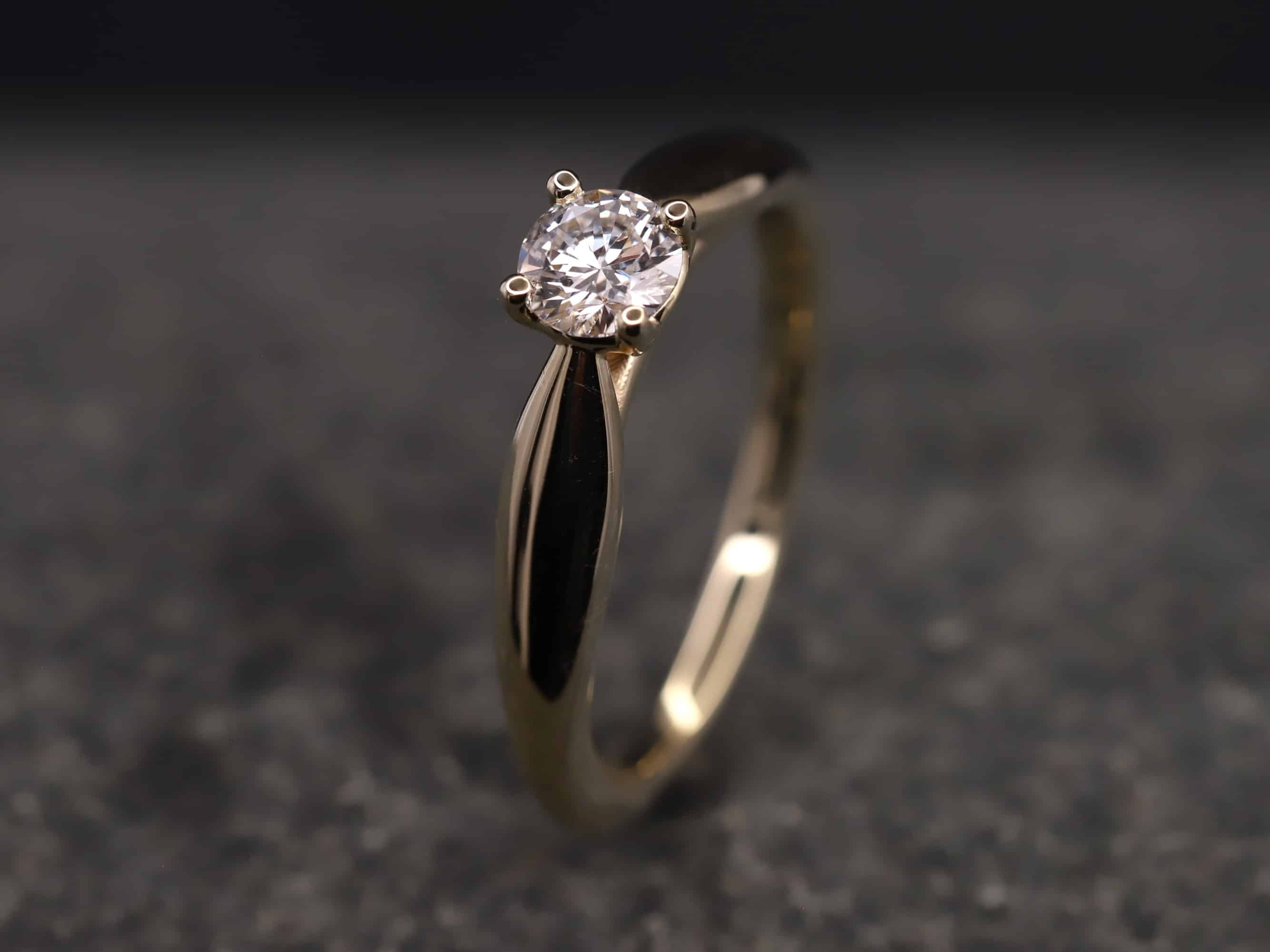 Verlobungsring 585er Gelbgold mit 0,40ct synthetischem Diamanten im Brillantschliff – Bild 3