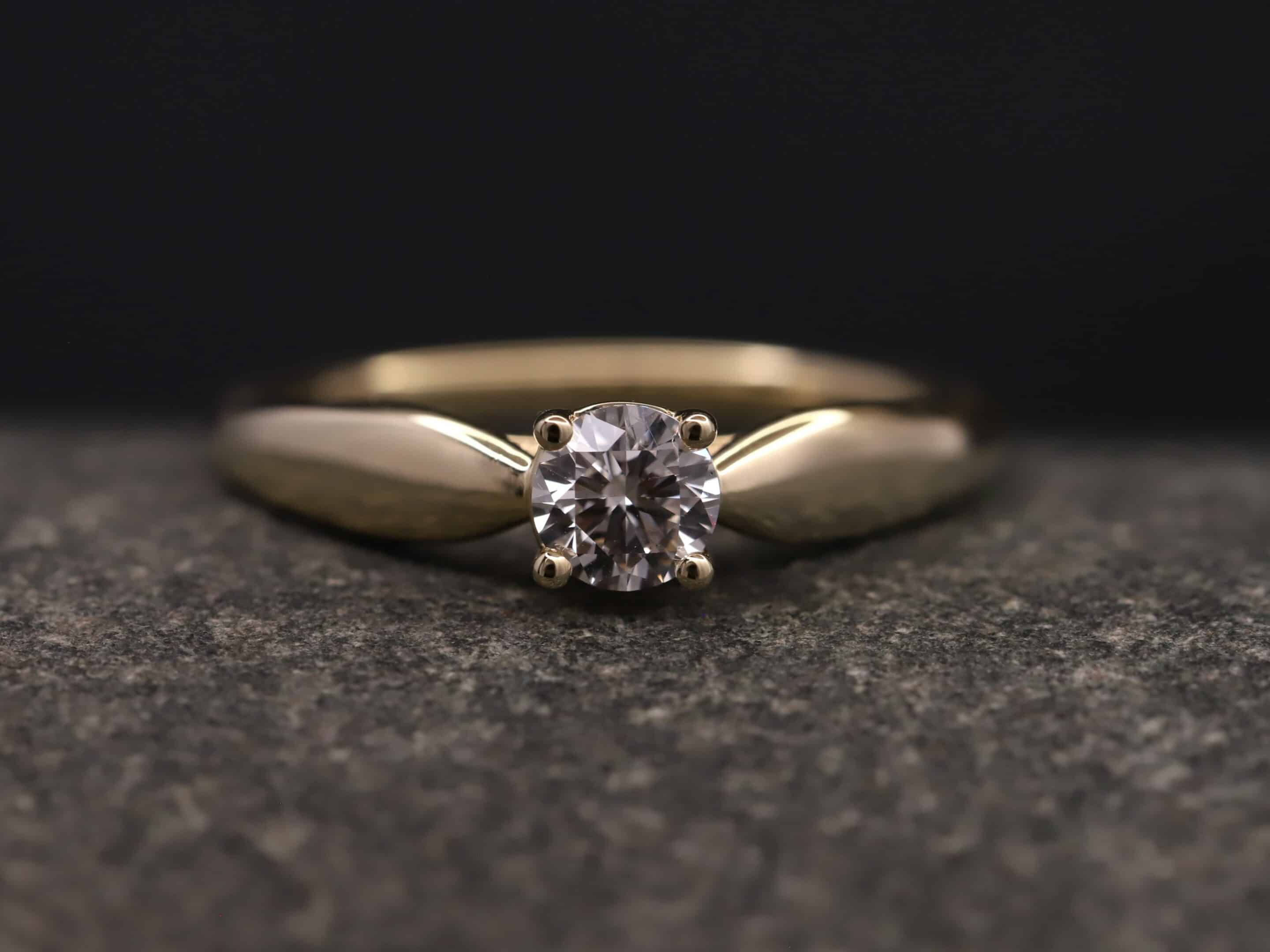Verlobungsring 585er Gelbgold mit 0,40ct synthetischem Diamanten im Brillantschliff – Bild 9