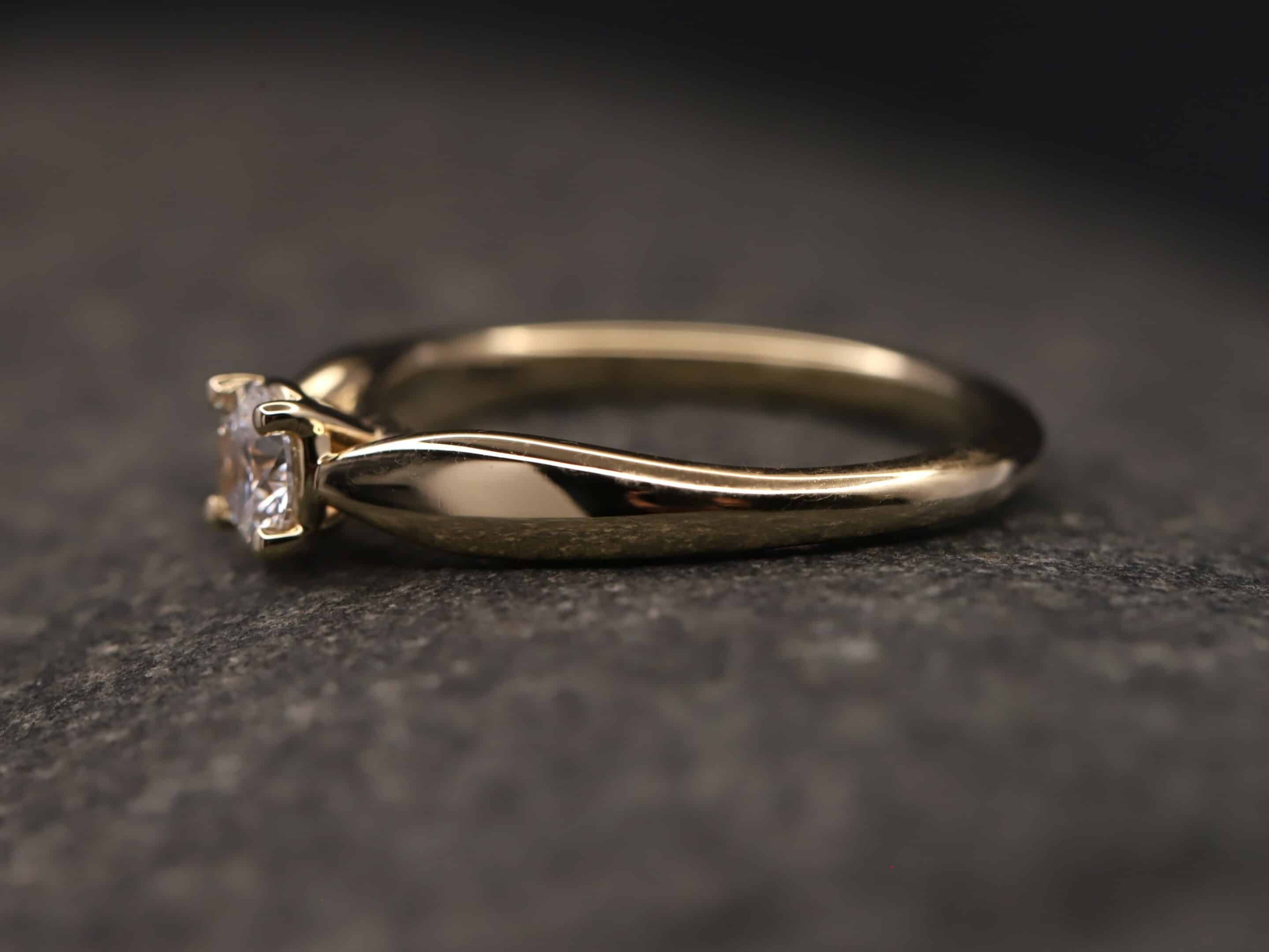 Verlobungsring 585er Gelbgold mit 0,40ct synthetischem Diamanten im Brillantschliff – Bild 10