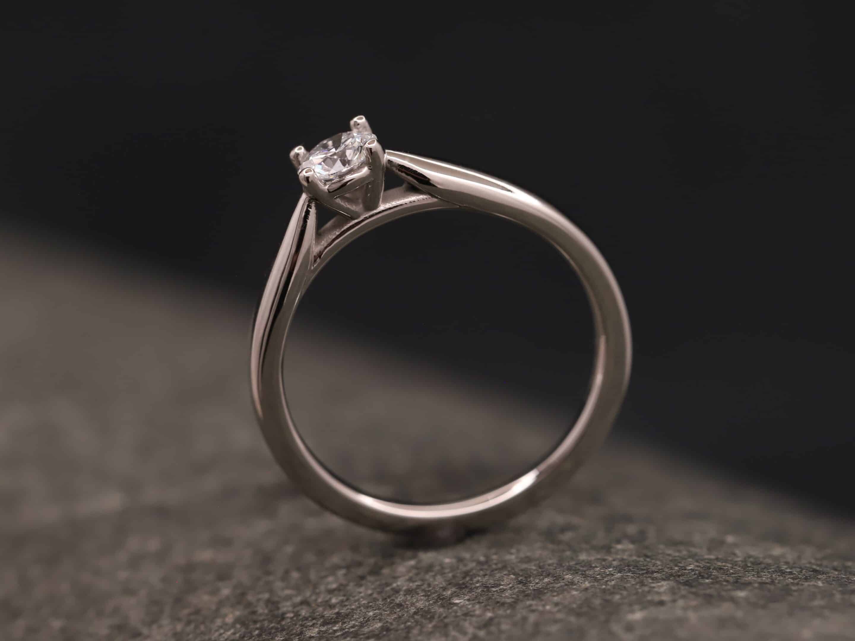 Verlobungsring 950er Platin mit 0,40ct synthetischem Diamanten im Brillantschliff – Bild 12