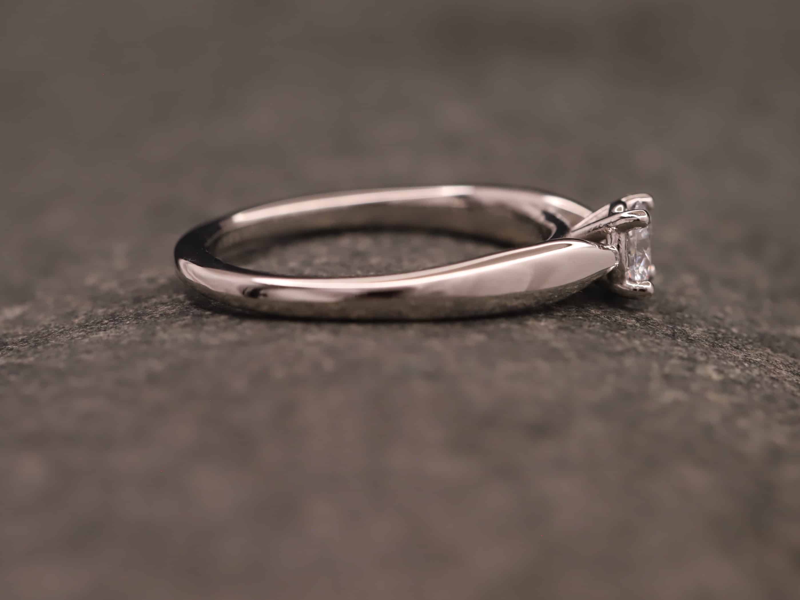Verlobungsring 950er Platin mit 0,40ct synthetischem Diamanten im Brillantschliff – Bild 3