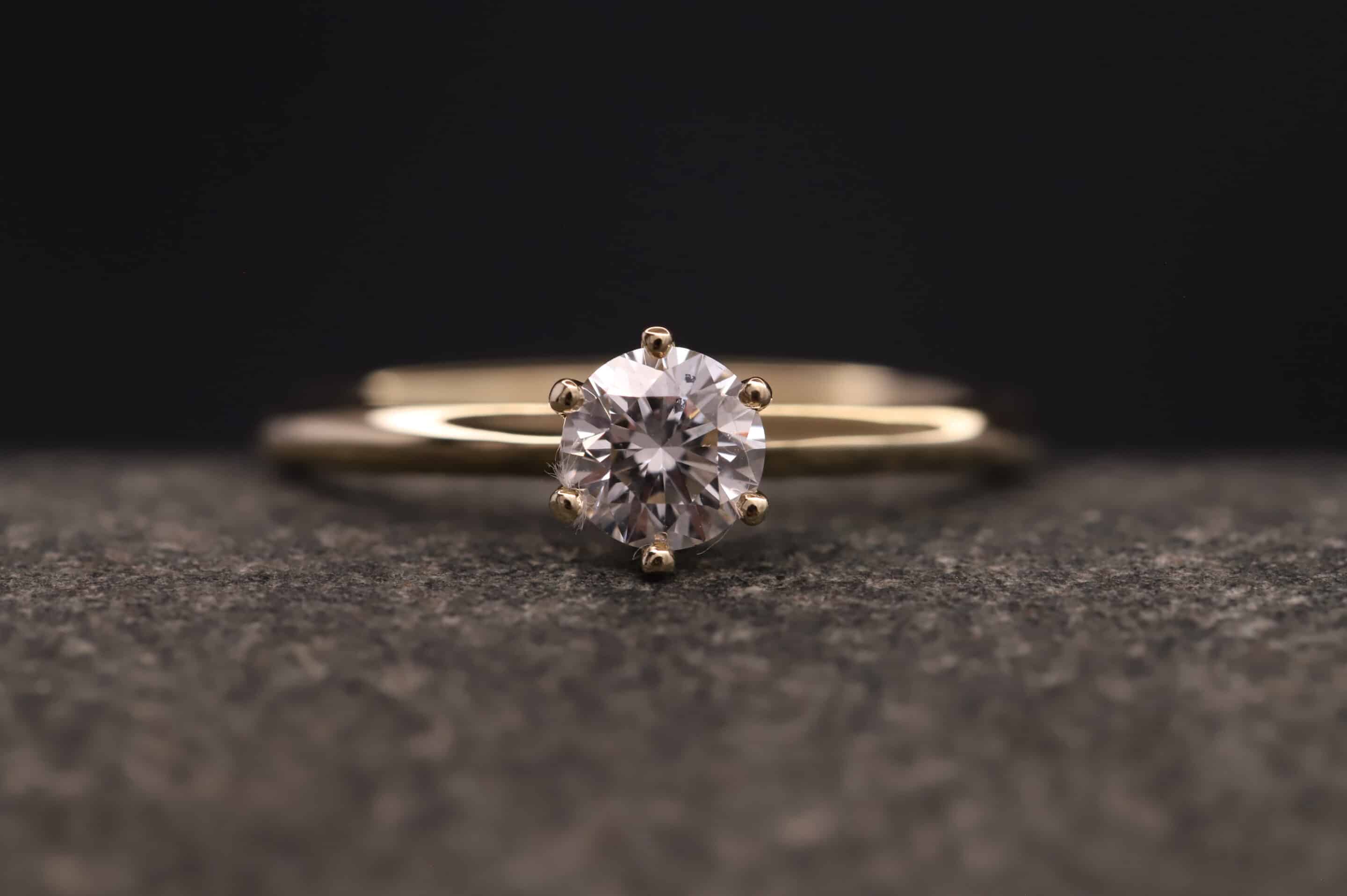 Verlobungsring 585er Gelbgold mit 0,57ct synthetischem Diamanten im Brillantschliff