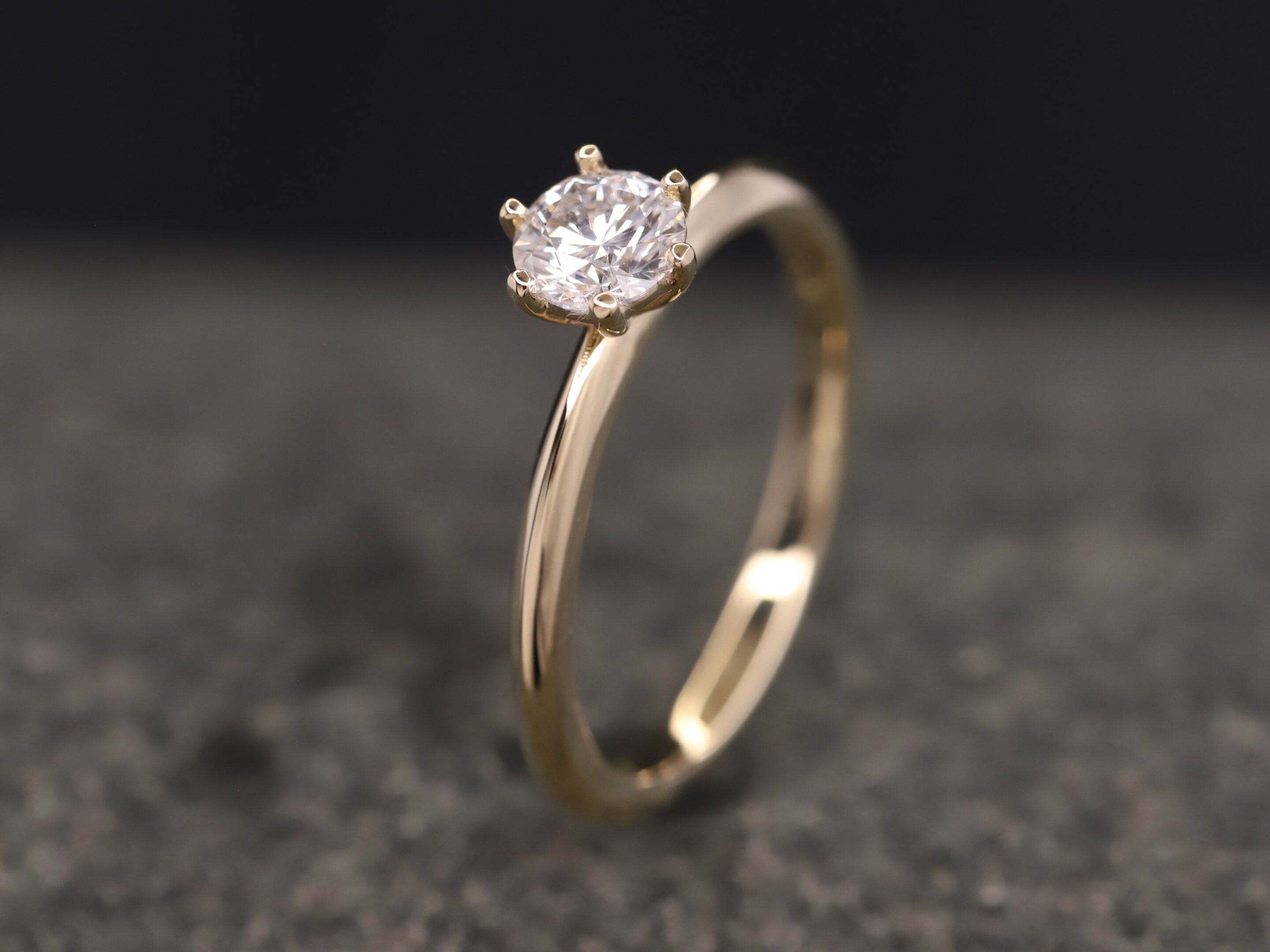 Verlobungsring 585er Gelbgold mit 0,57ct synthetischem Diamanten im Brillantschliff – Bild 2