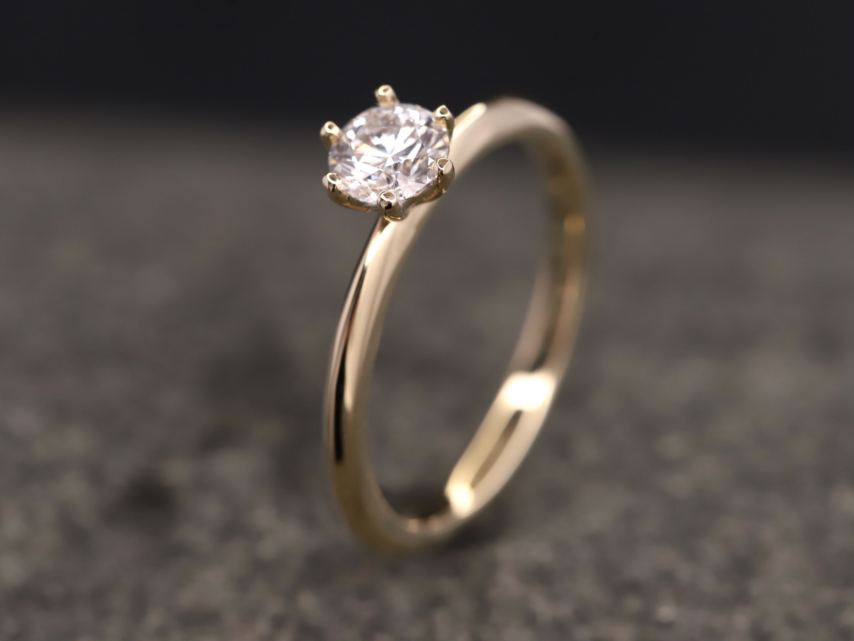Verlobungsring 585er Gelbgold mit 0,57ct synthetischem Diamanten im Brillantschliff – Bild 4