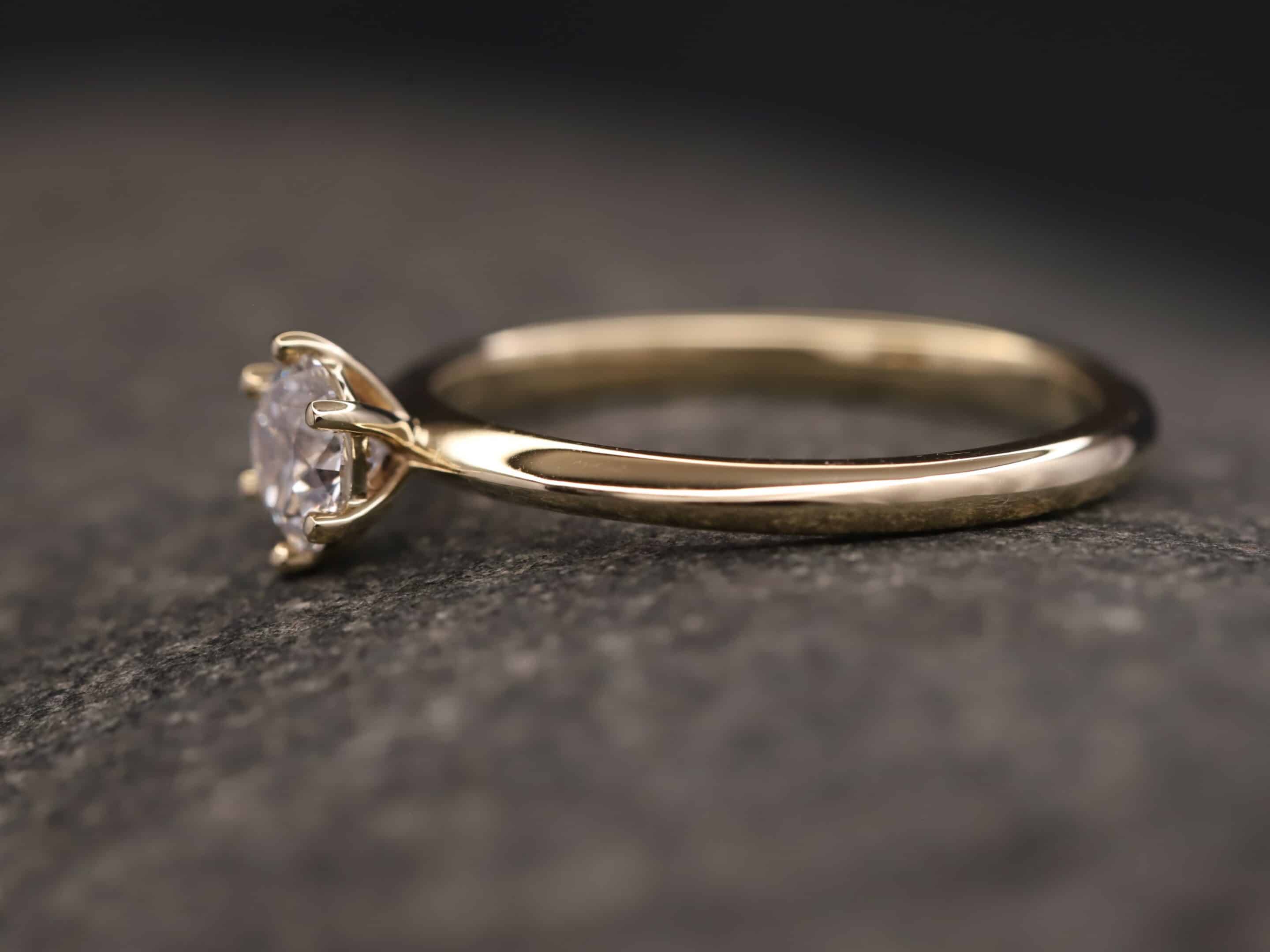 Verlobungsring 585er Gelbgold mit 0,57ct synthetischem Diamanten im Brillantschliff – Bild 7