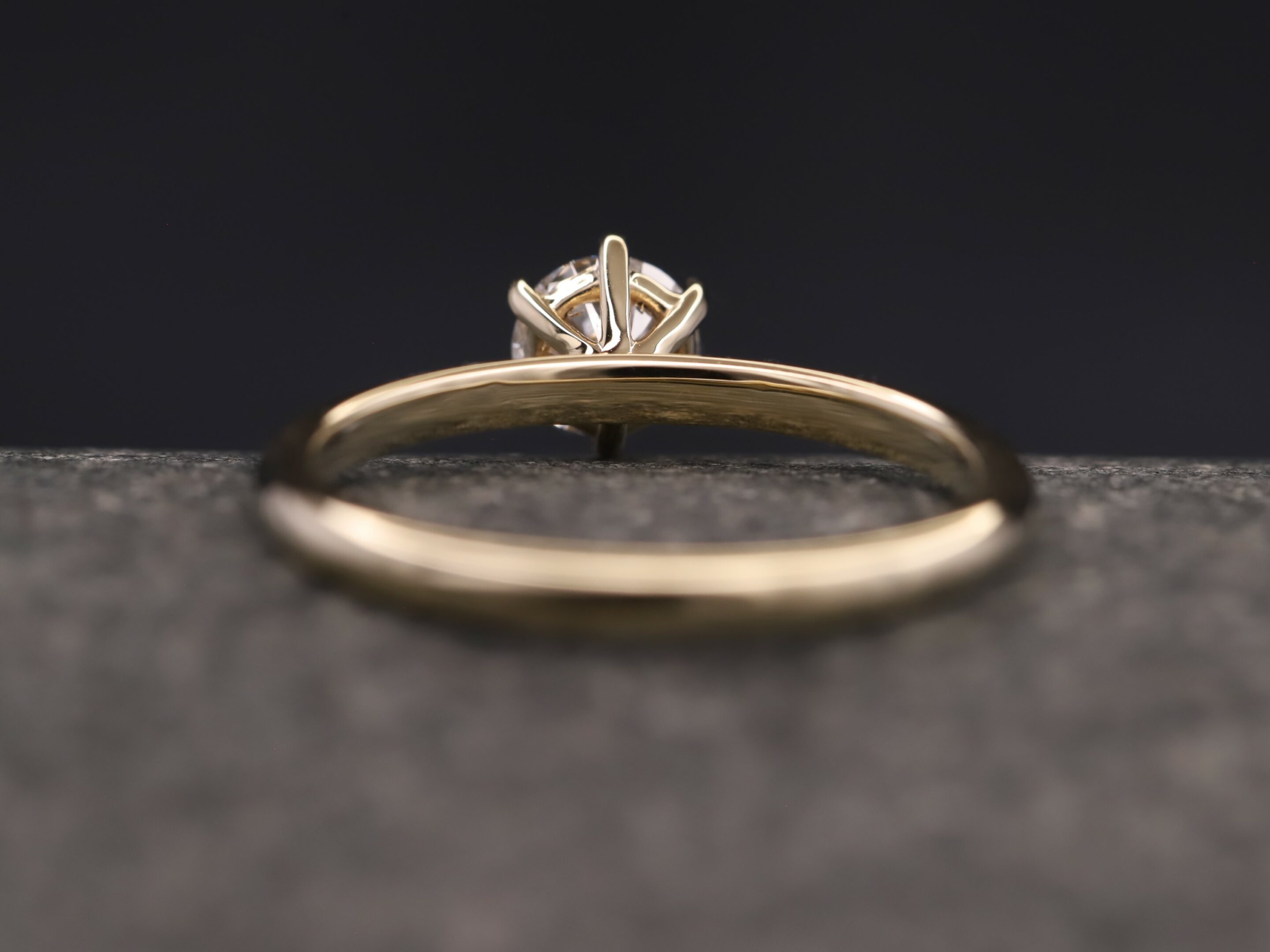 Verlobungsring 585er Gelbgold mit 0,57ct synthetischem Diamanten im Brillantschliff – Bild 9