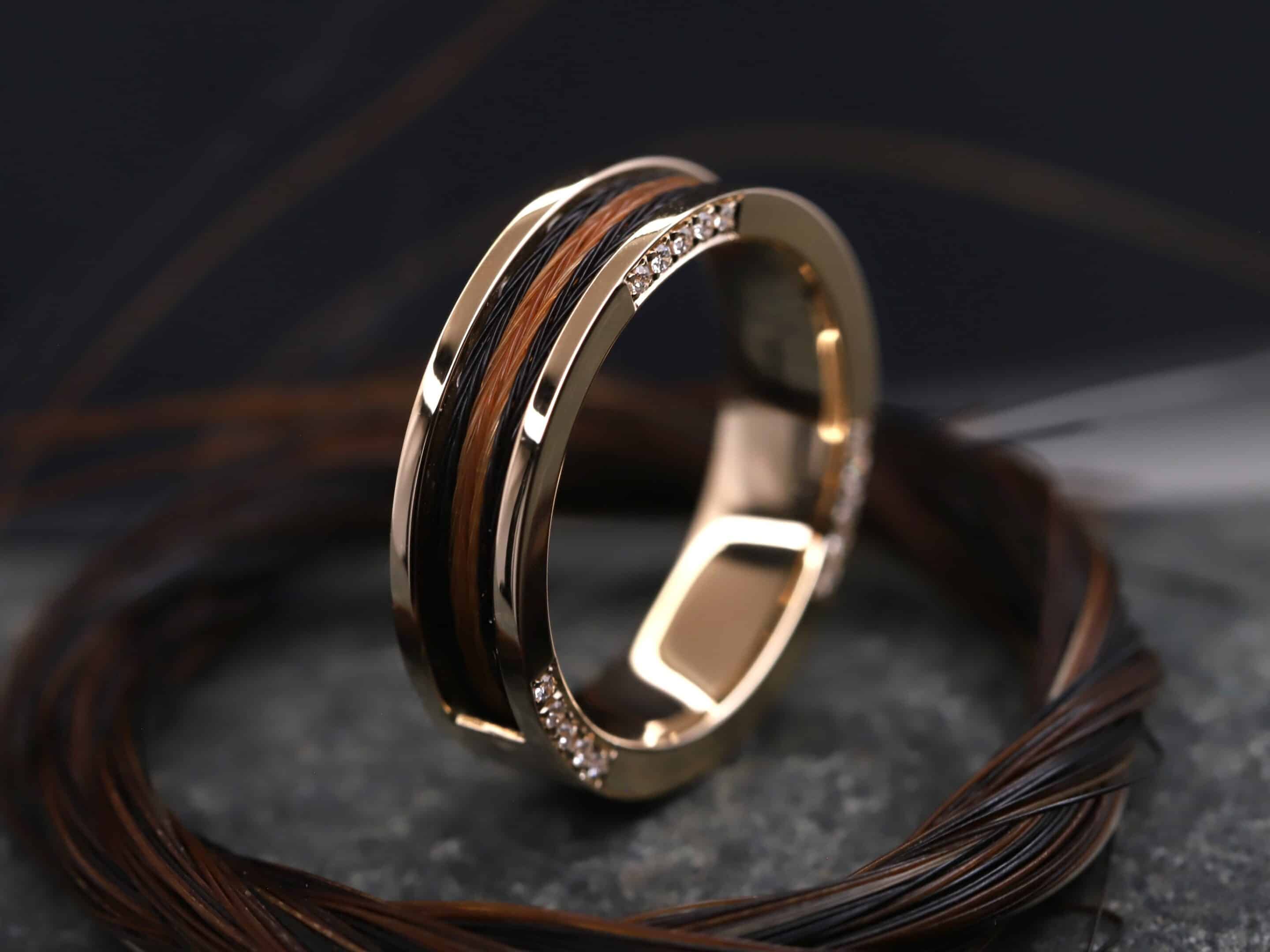 Pferdehaarring 585er Rosegold poliert mit 15 Brillanten seitlich eingefasst