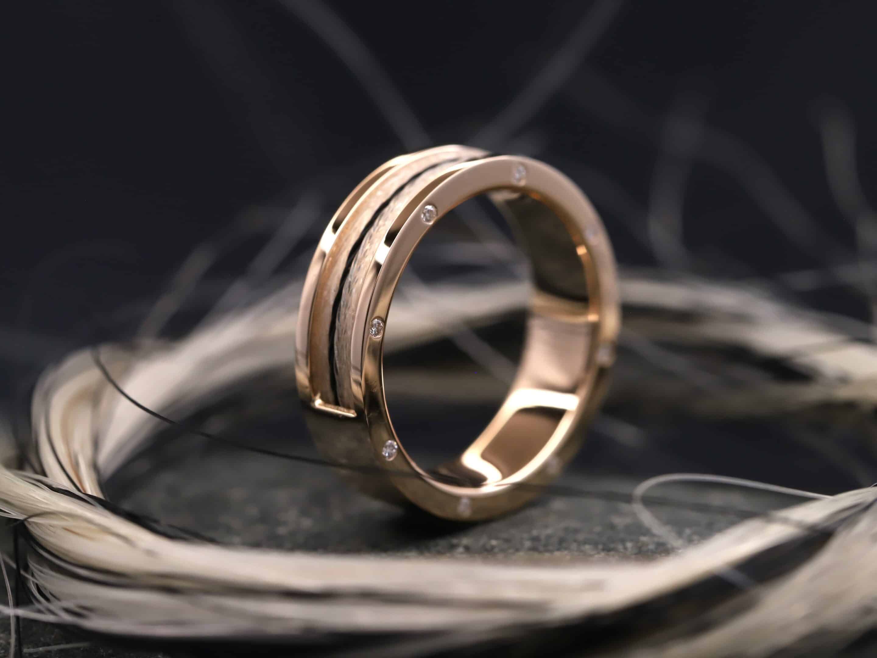 Pferdehaarring 585er Rosegold poliert mit 8 Brillanten seitlich eingefasst