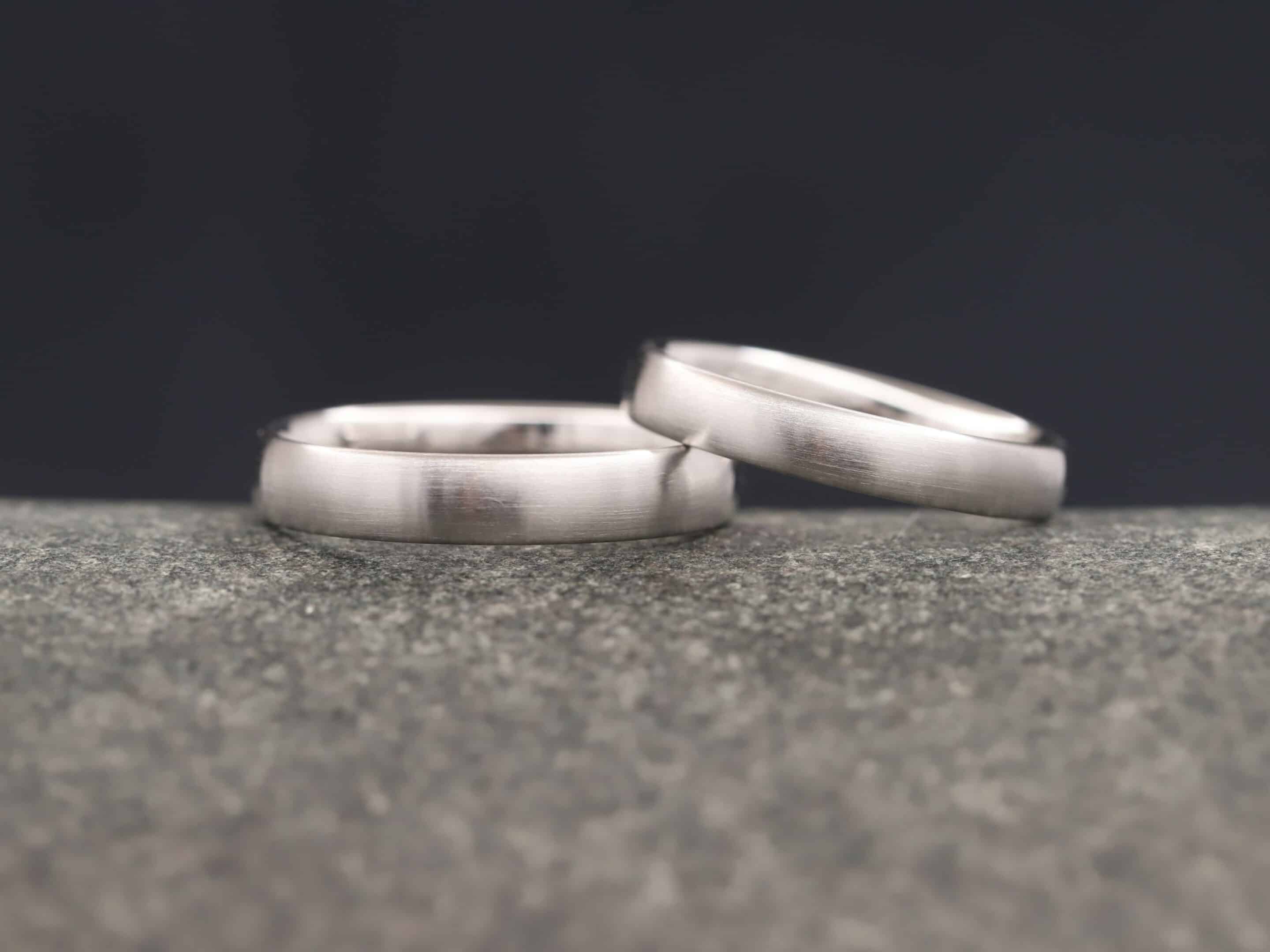 Trauringe in 950er Platin Ovales Profil mit 1,5mm Stärke
